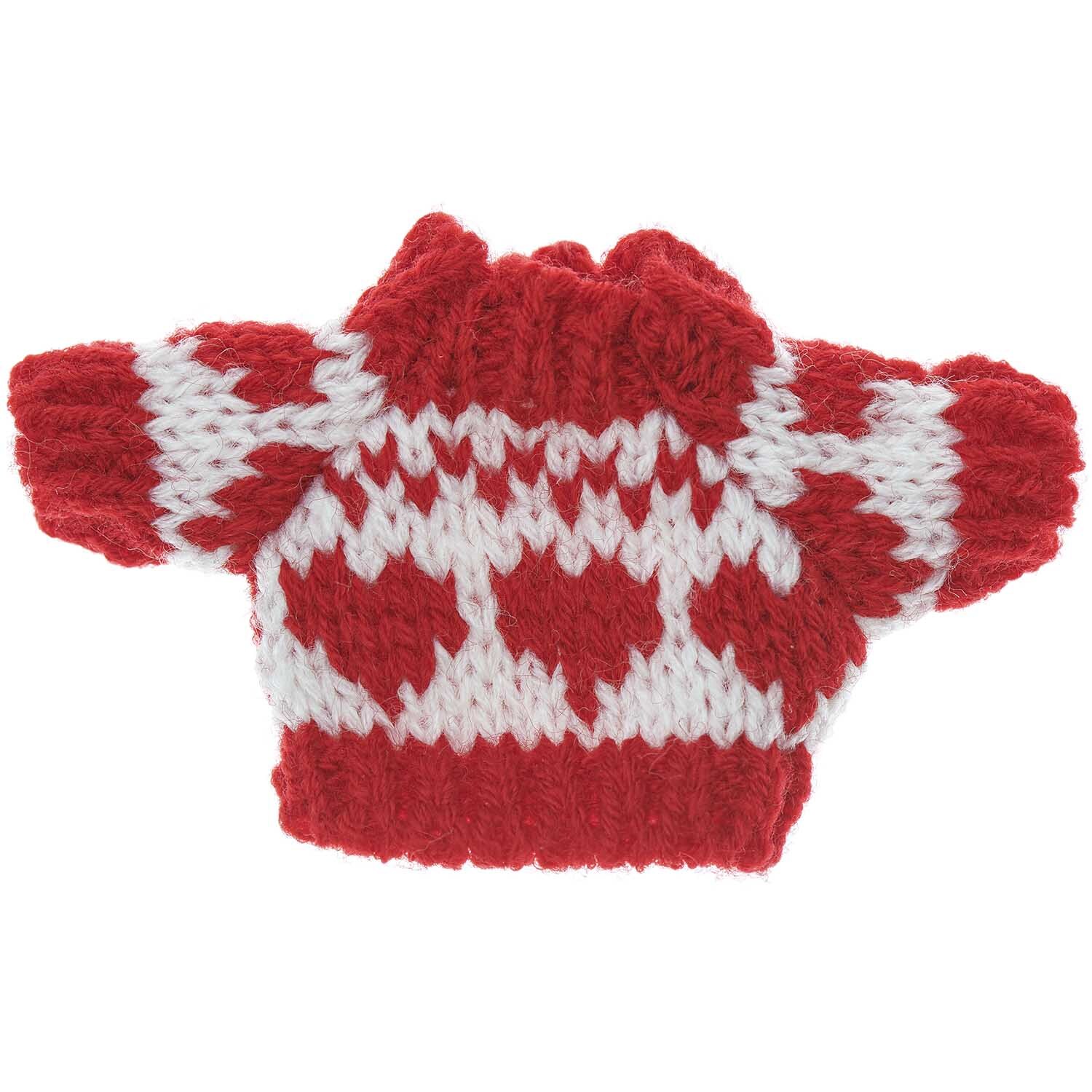 Miniatur Strickpullover rot-weiß mit Herzmuster von Rico Design. Perfekt für Puppenmode.