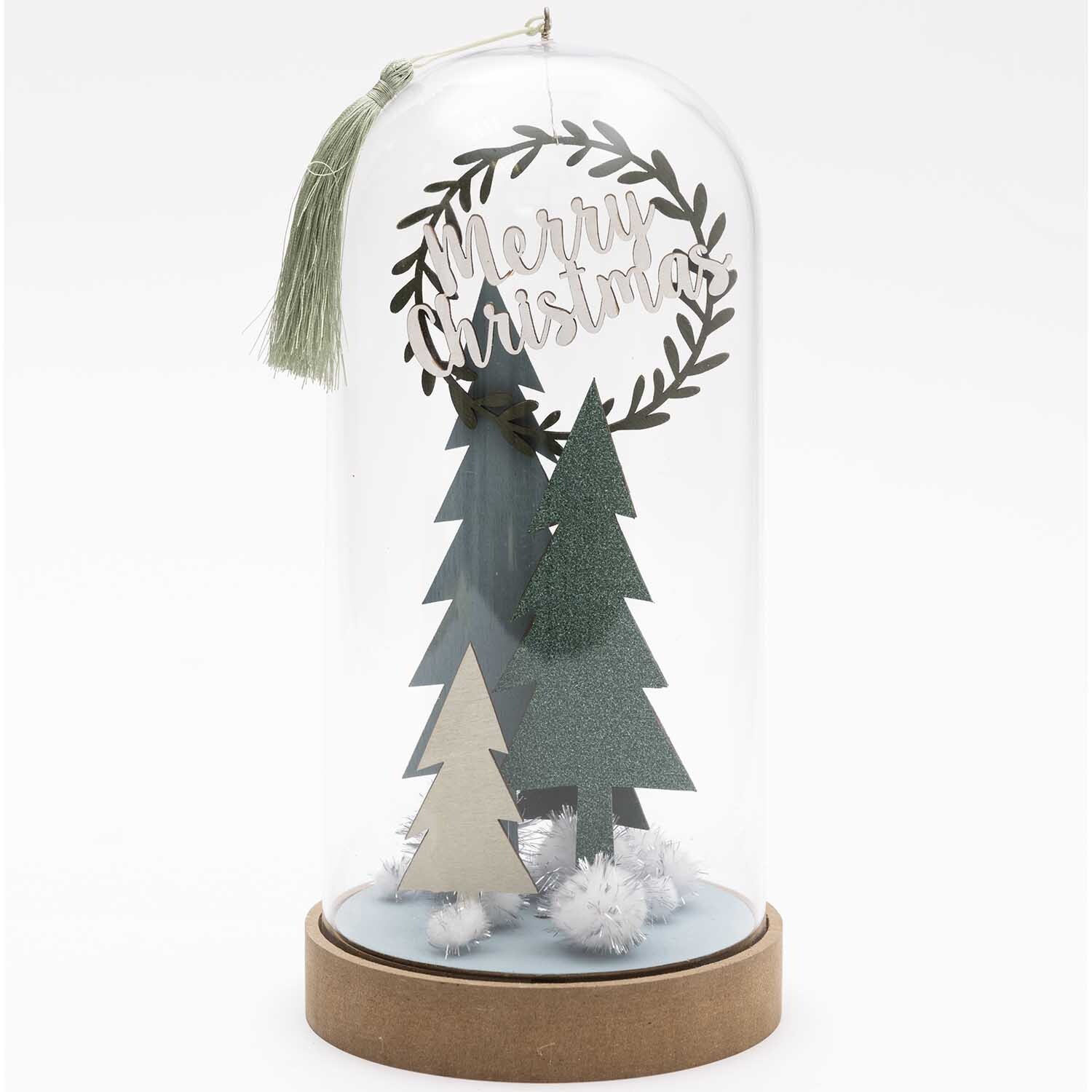 Holzdeko-Set Wald für XL-Dekohaube 6-teilig von Rico Design Holzdeko-Set Wald für XL-Dekohaube: Dekorative Bäume unter Glashaube mit "Merry Christmas"-Schriftzug.