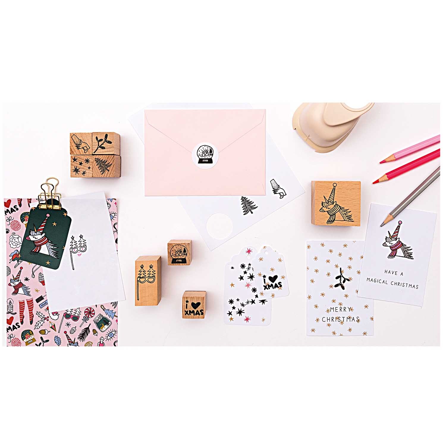 Paper Poetry Kartenset Basic B6 36-teilig von Rico Design Paper Poetry Kartenset Basic B6 mit 36 Teilen, inklusive Karten, Umschlägen und Stempeln. Ideal für kreative Weihnachtsprojekte.