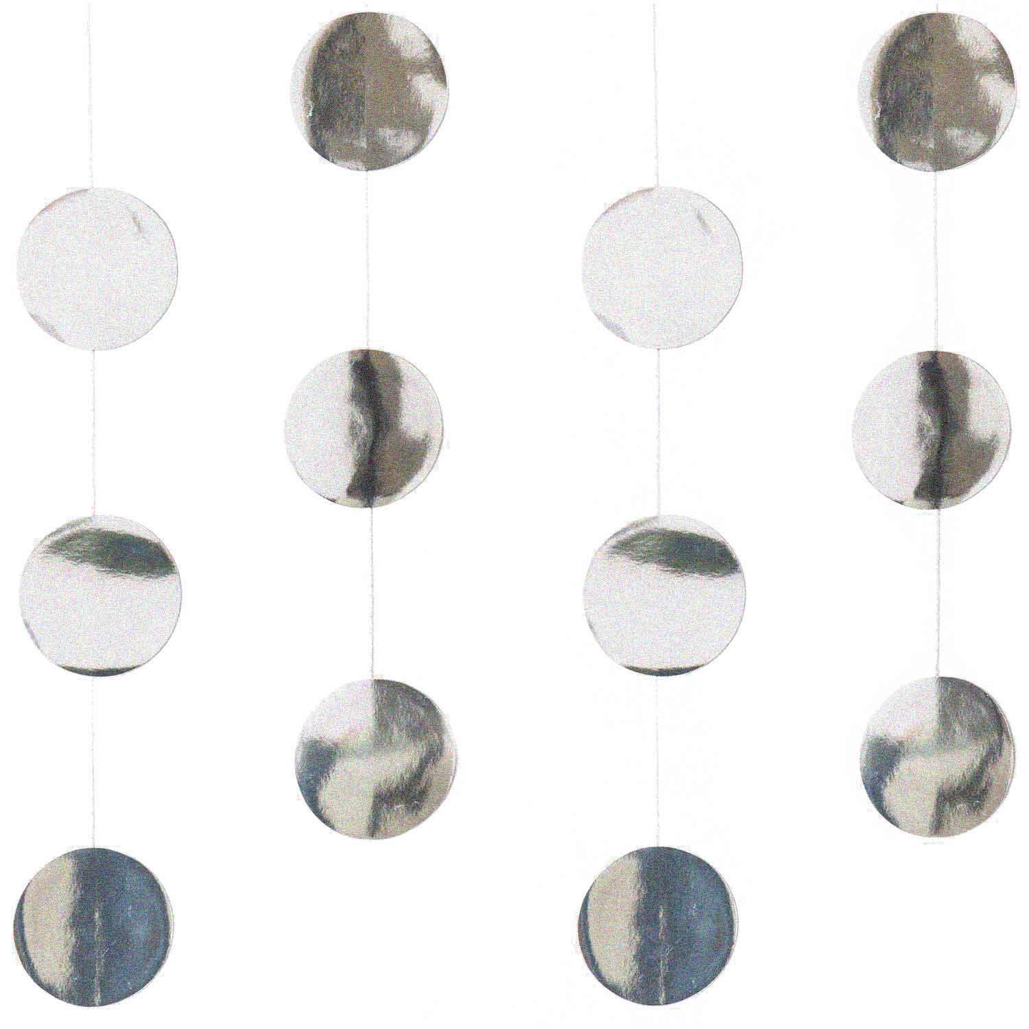 Genähte Girlande Kreise 8cm silber 1,7m von Rico Design, bestehend aus glänzenden, silbernen Kreisen. Ideal für festliche Dekorationen.