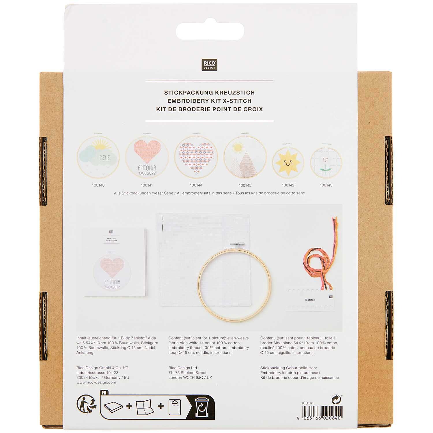 Paquet de broderie image de naissance cœur from Rico Design Stickpackung Geburtsbild Herz von Rico Design, zeigt ein Kreuzstich-Set mit Herzmotiv und Zubehör. Ideal für kreative Handarbeiten.