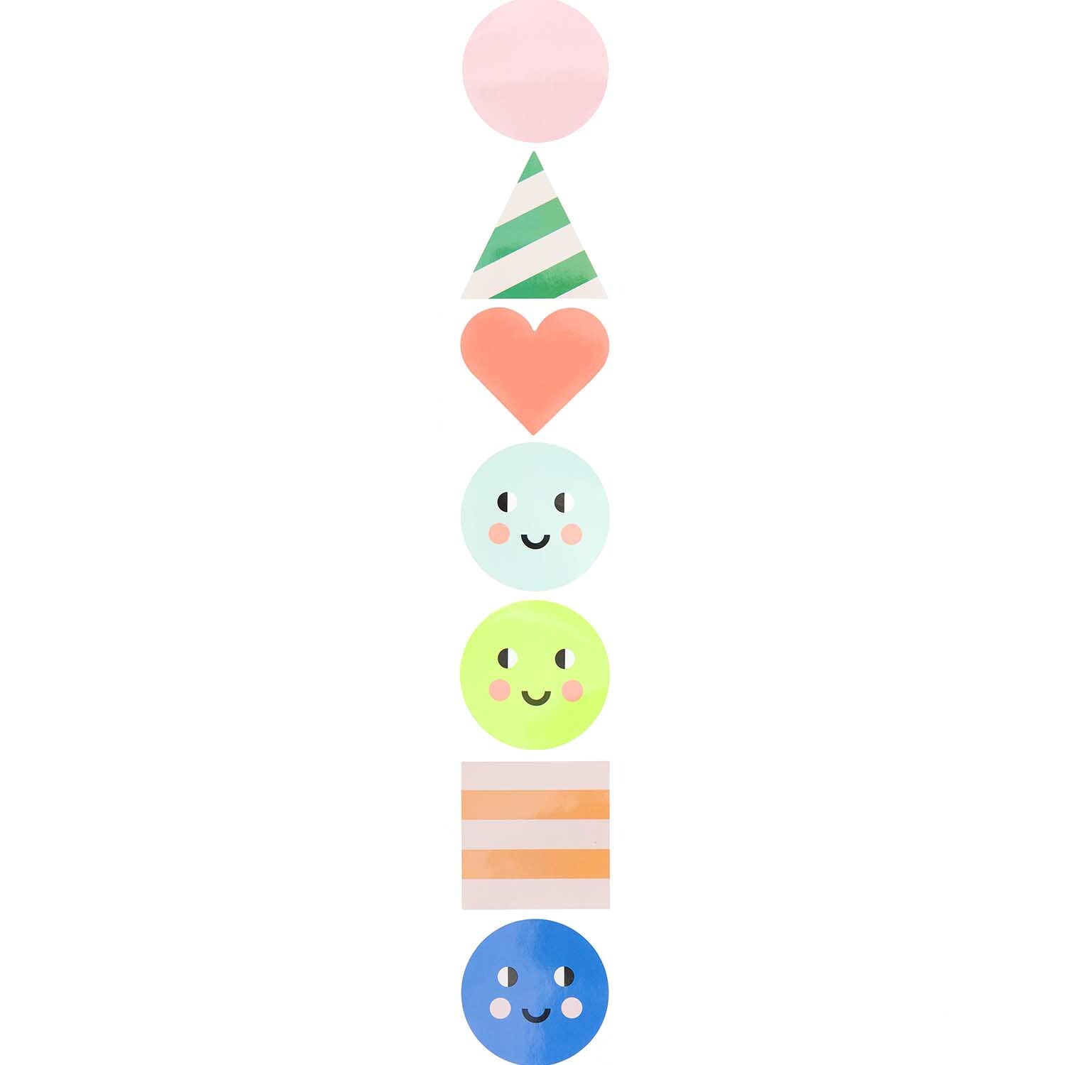 Paper Poetry Sticker Happy Birthday Formen 5,5cm 120 Stück auf der Rolle von Rico Design Paper Poetry Sticker Happy Birthday Formen mit bunten, fröhlichen Motiven wie Herzen und Gesichtern. Ideal für kreative Dekorationen.