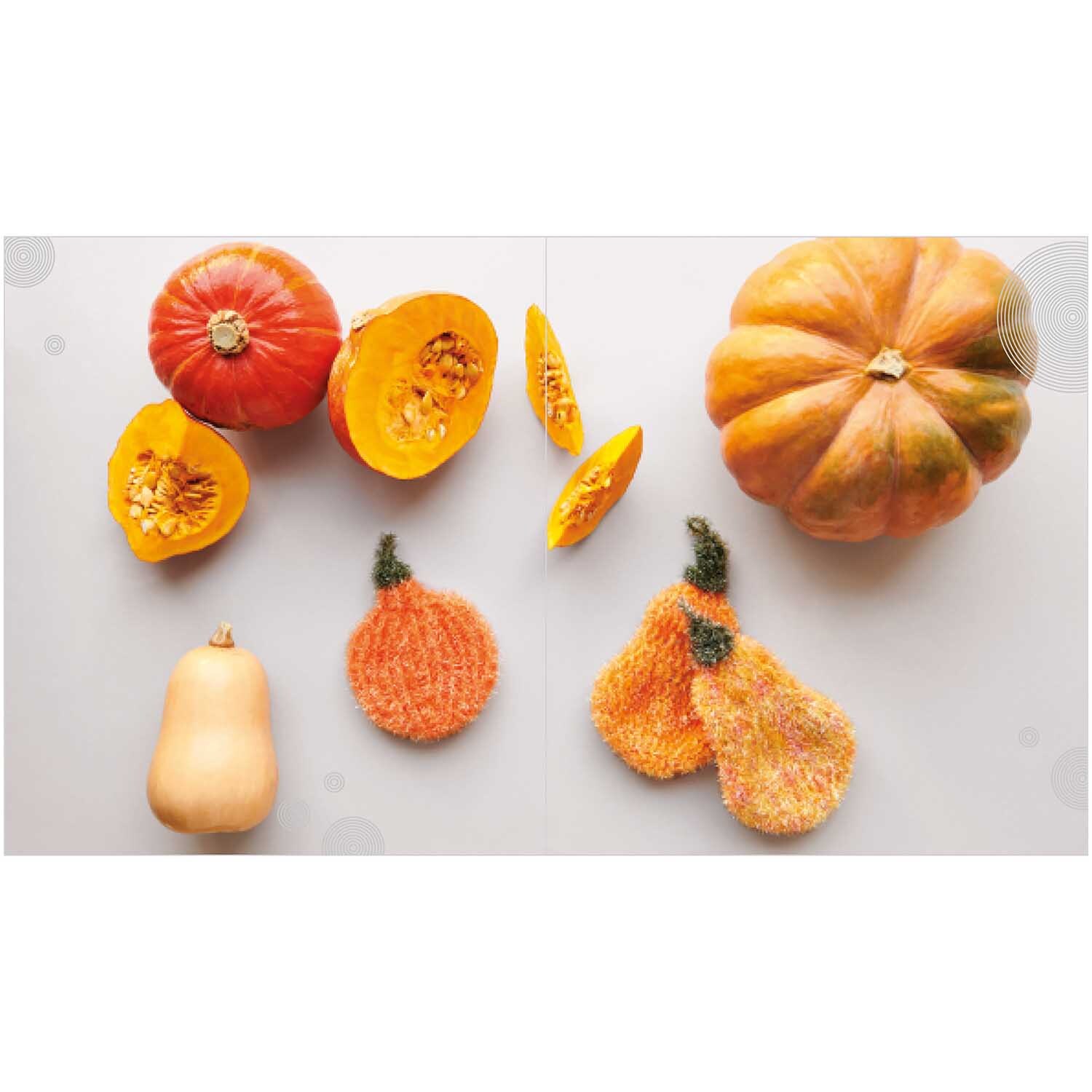Creative Bubble - Veggie: Verschiedene Kürbisse und gestrickte Formen in herbstlichen Farben auf weißem Hintergrund.