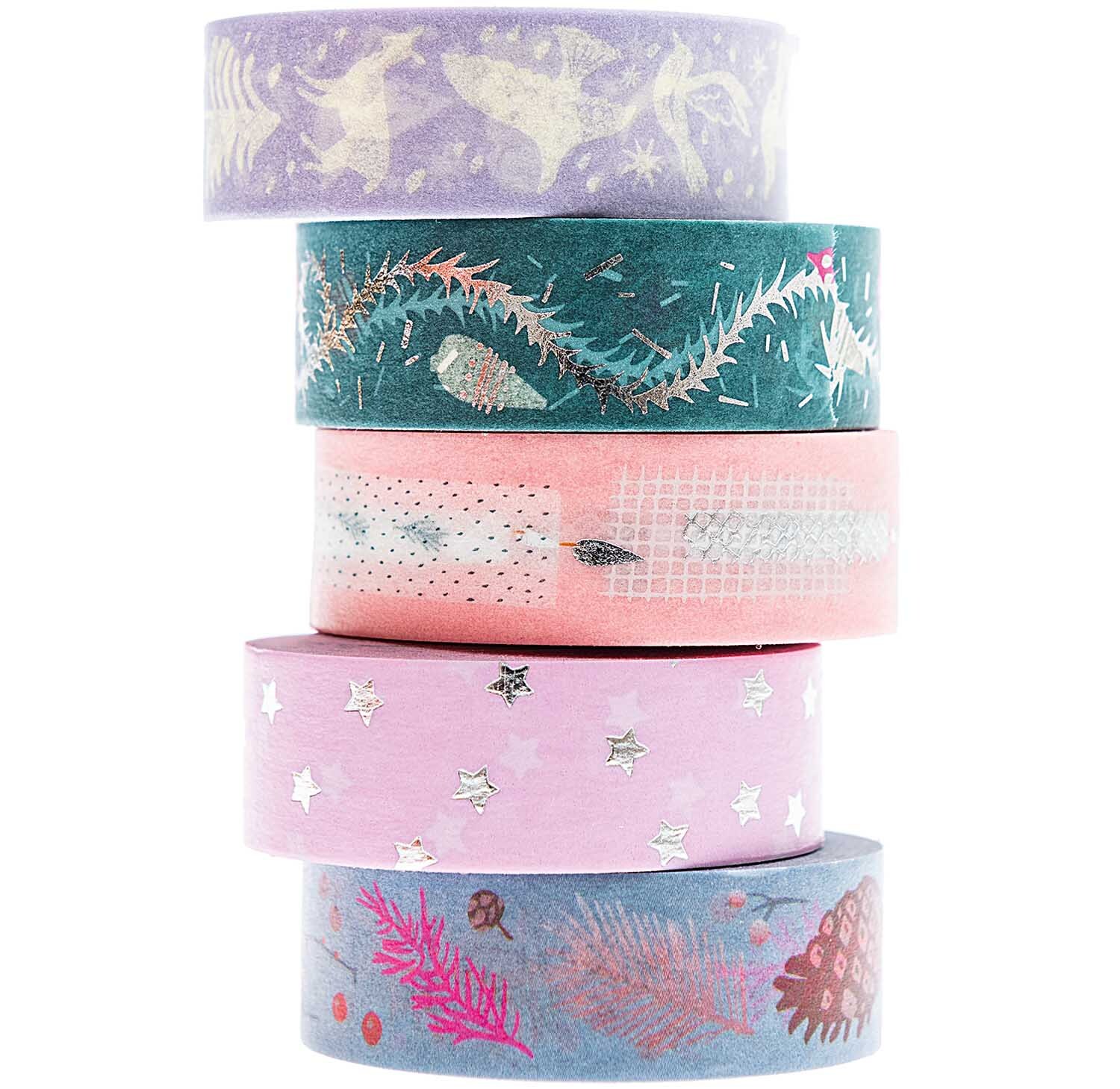 Paper Poetry Tape-Set mit nostalgischen Weihnachtsmotiven in Pastellfarben, 5 Rollen, 1,5 cm breit, 10 m lang, von Rico Design.