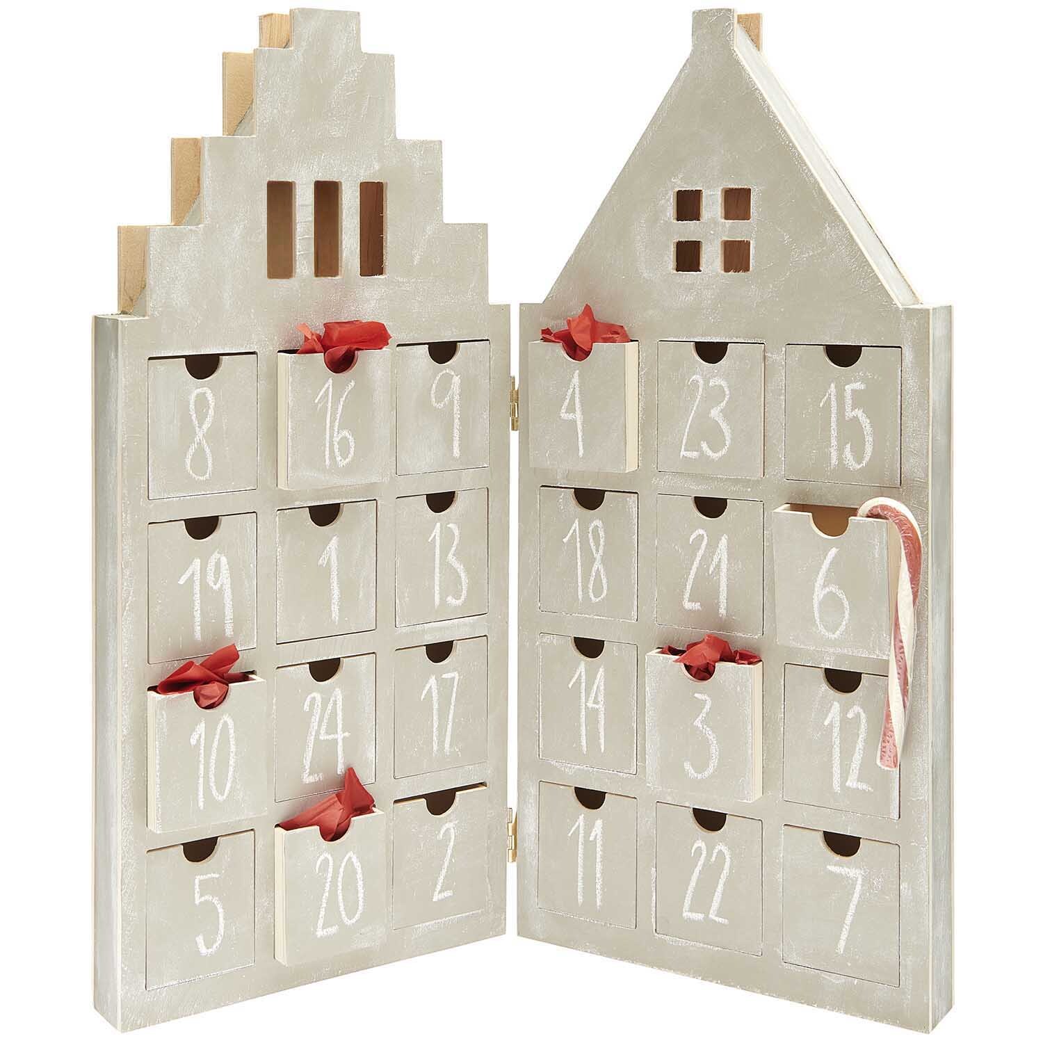 Adventskalender Haus aus Holz 46,5x51x5cm von Rico Design Adventskalender Haus aus Holz mit 24 nummerierten Schubladen, verziert mit roten Schleifen. Ideal für festliche Dekorationen.