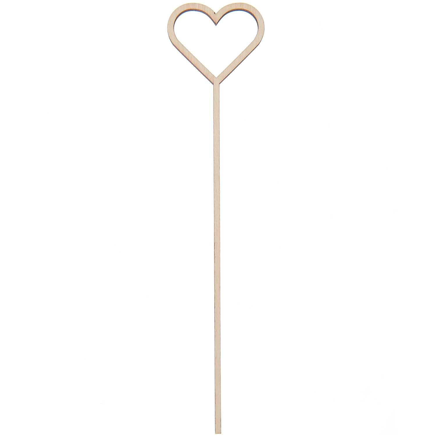 Holzpicker Herz 26x5cm von Rico Design: Ein langer Holzstab mit herzförmigem Ende, ideal für Dekorationen.