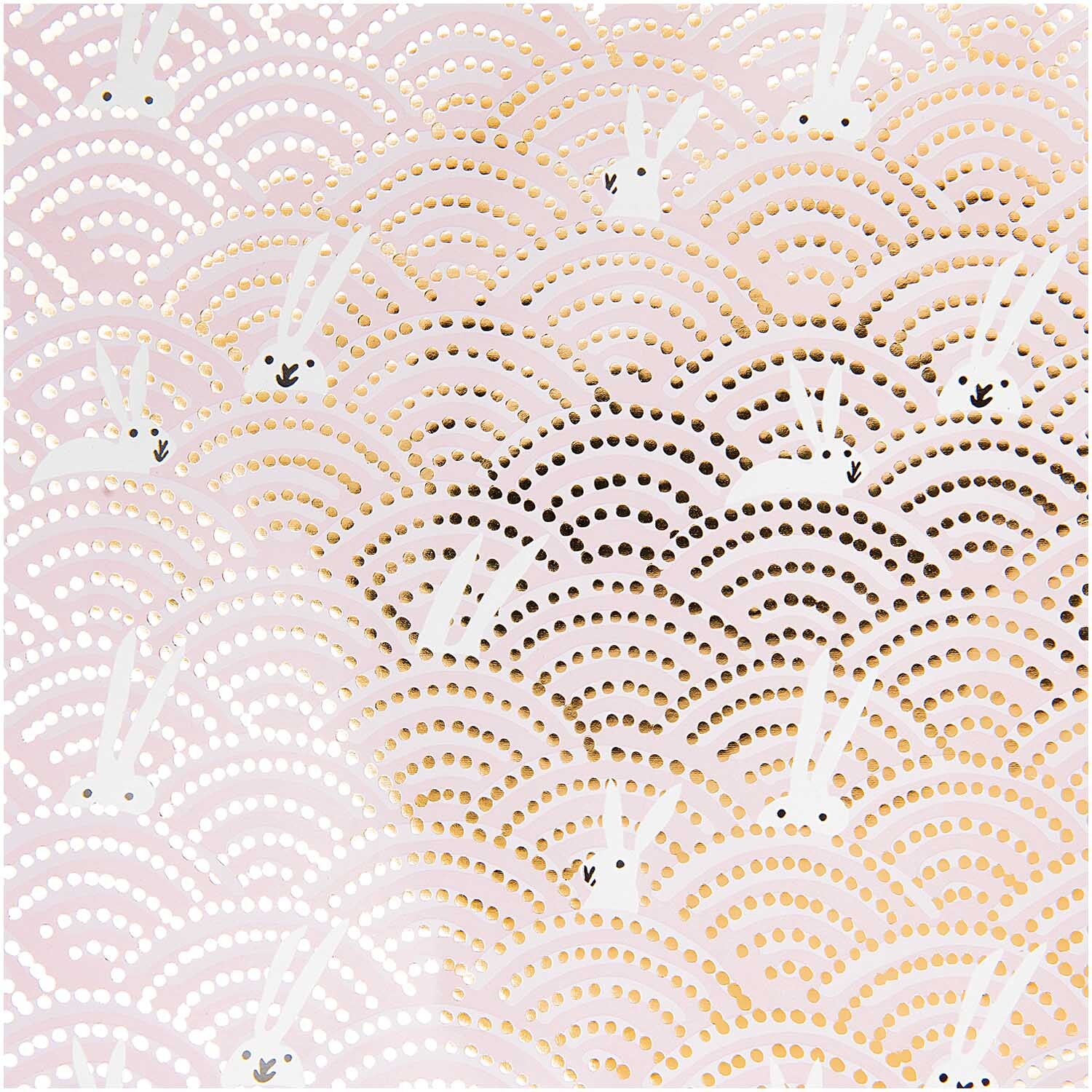Paper Poetry Geschenkpapier Bunny Hop Hasen im Feld rosa 70cm 2m Hot Foil von Rico Design Paper Poetry Geschenkpapier Bunny Hop zeigt weiße Hasen auf rosa Hintergrund mit goldenen Akzenten.
