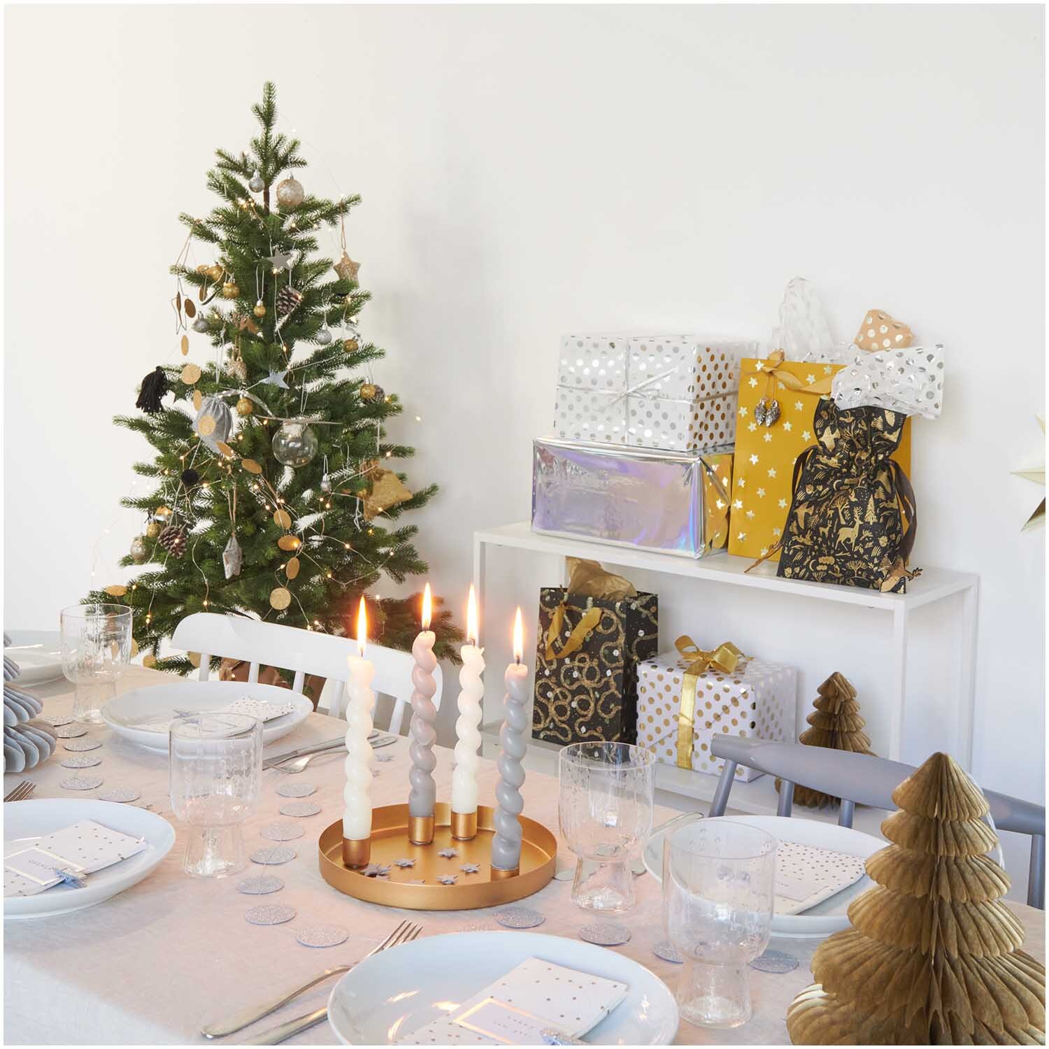 Paper Poetry Geschenktüte Nostalgic Christmas Kränze schwarz 26x32x12cm von Rico Design