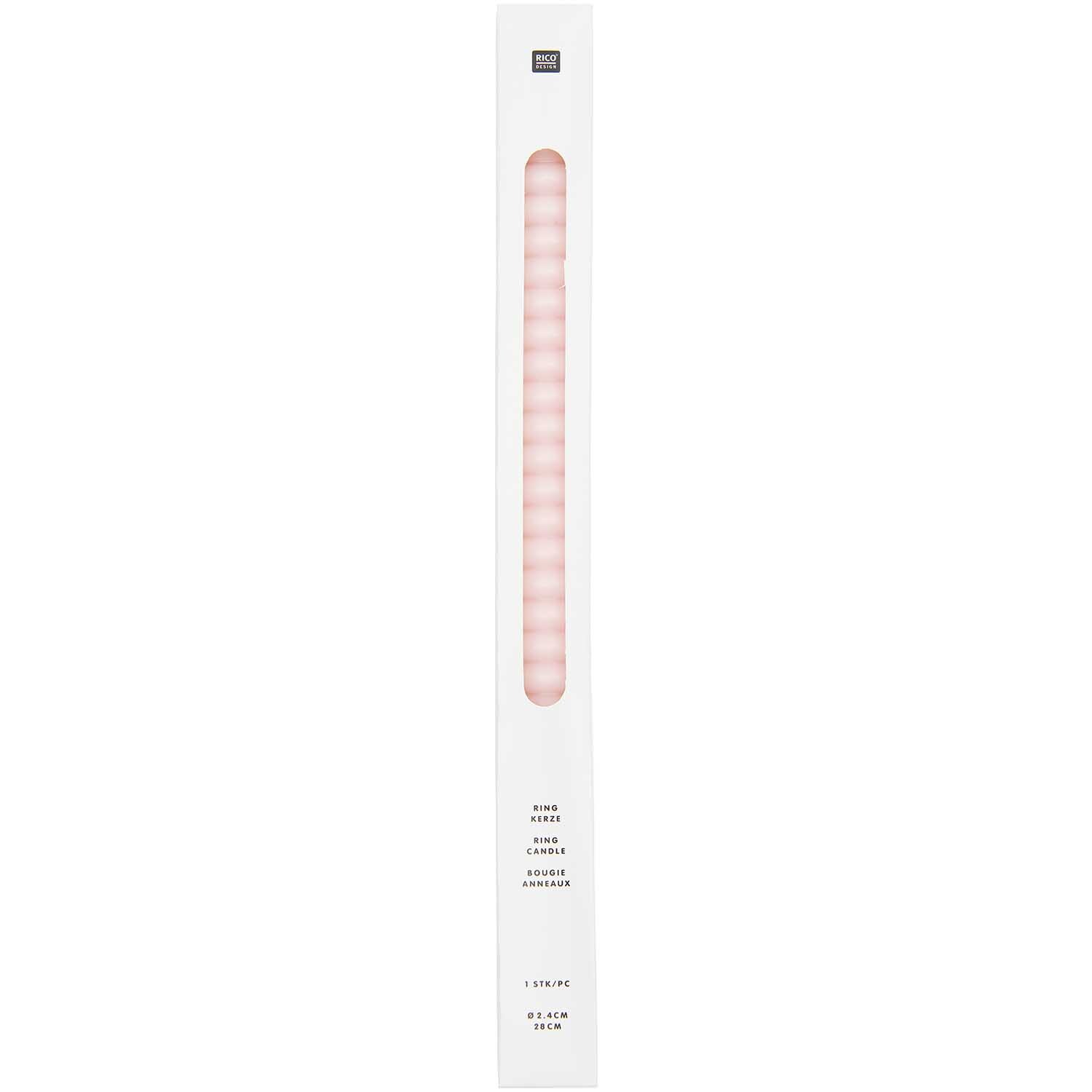 Ringkerze 2,4x28cm in elegantem Design von Rico Design, präsentiert in zartem Rosa in einer schlichten Verpackung.