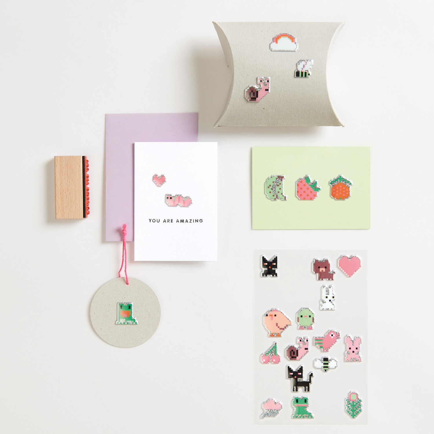 Paper Poetry Puffy Sticker Pixel 1 Blatt von Rico Design Paper Poetry Puffy Sticker Pixel, 1 Blatt: Bunte Sticker auf Karten und Verpackung, ideal für kreative Bastelprojekte.