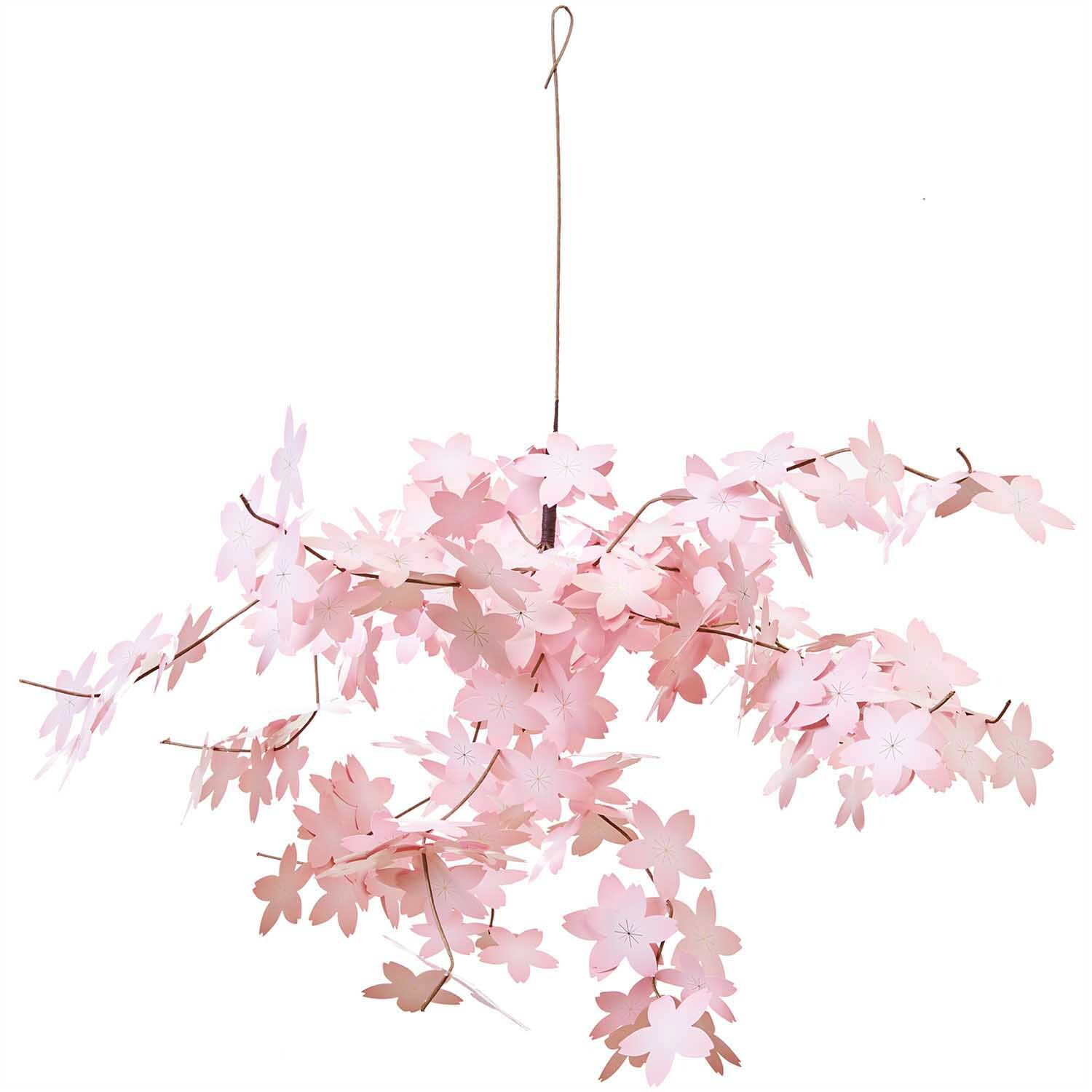 Bastelset Kirschblüten Fontäne von Rico Design: Zarte rosa Papierblüten an einem hängenden Dekorationsstück.