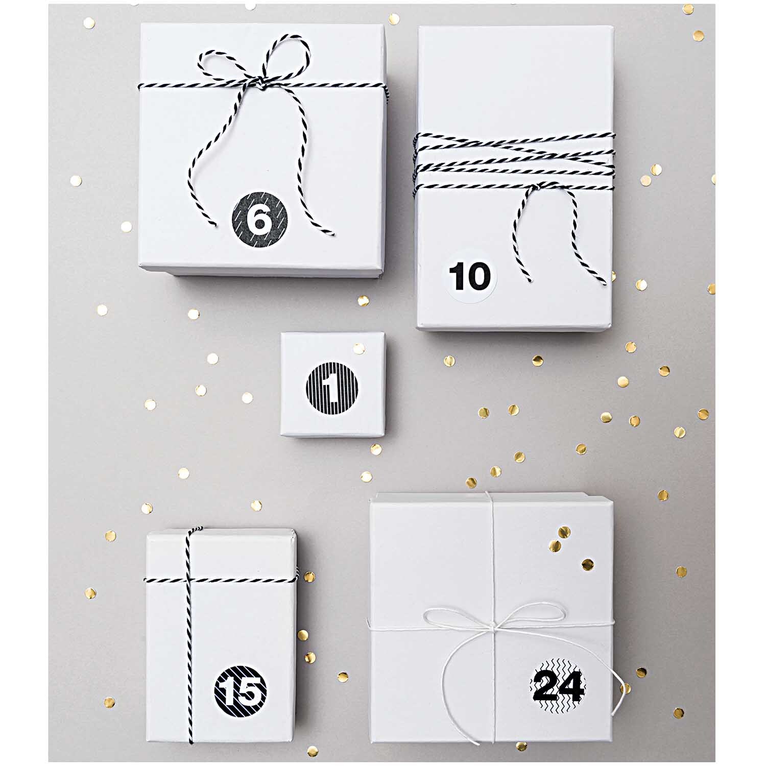 Paper Poetry Adventskalender Sticker schwarz-weiß 24 Stück von Rico Design Paper Poetry Adventskalender Sticker in Schwarz-Weiß von Rico Design auf Geschenken mit Zahlen.