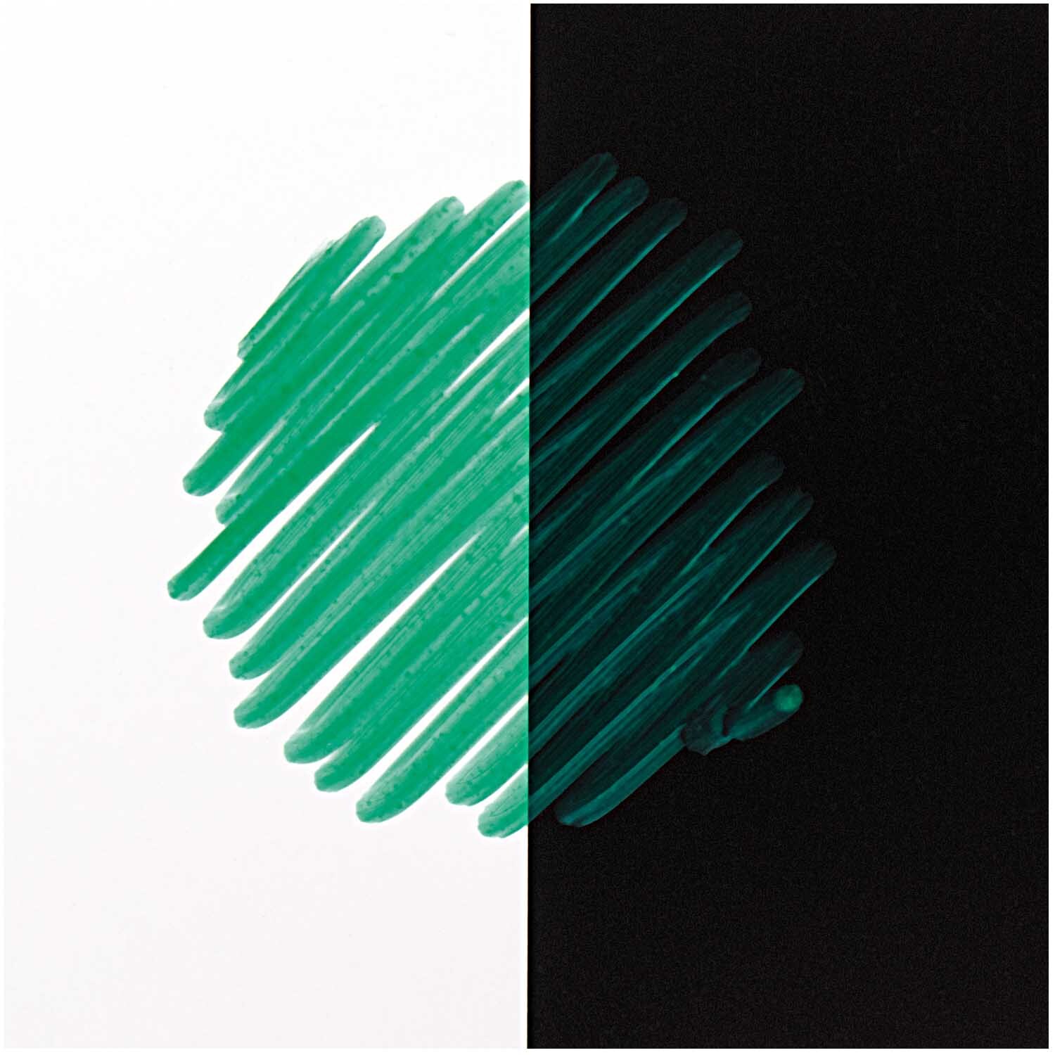 Lackmarker 2,0mm Farbe Grün von Rico Design Lackmarker 2,0mm von Rico Design in Aktion, zeigt grüne Striche auf weißem und schwarzem Hintergrund.