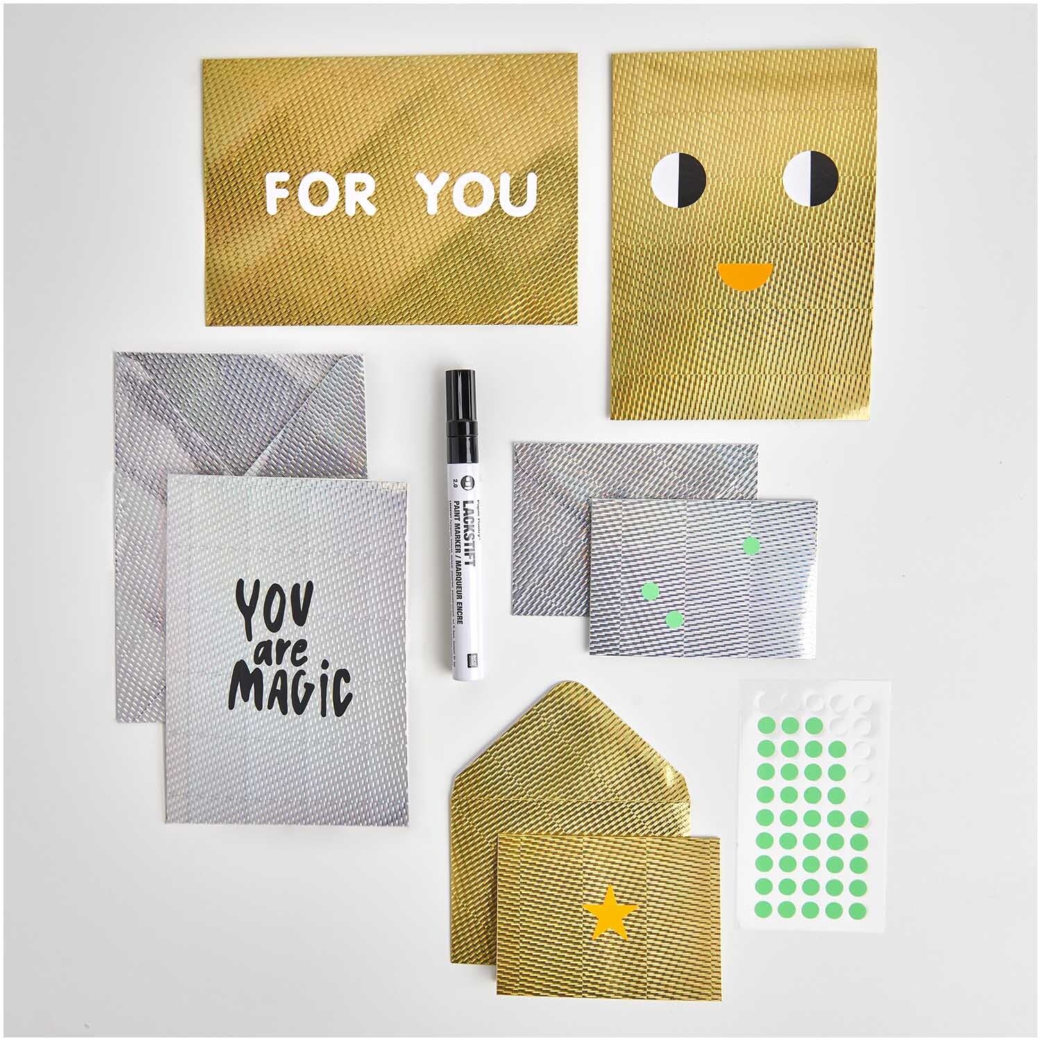 Paper Poetry Kartenset gold/silber B6 16-teilig von Rico Design Paper Poetry Kartenset gold/silber B6, 16-teilig, von Rico Design. Enthält Karten mit Aufschriften und dekorative Umschläge in Gold und Silber.