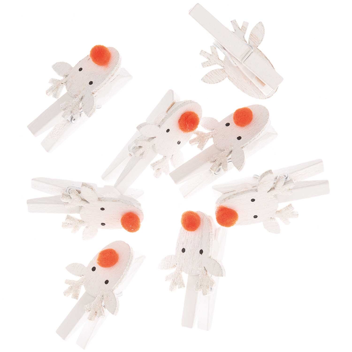 Dekoklammern Rentier 3cm 8 Stück von Rico Design in Weiß, mit niedlichen Rentiermotiven und roten Nasen. Ideal für festliche Dekorationen.