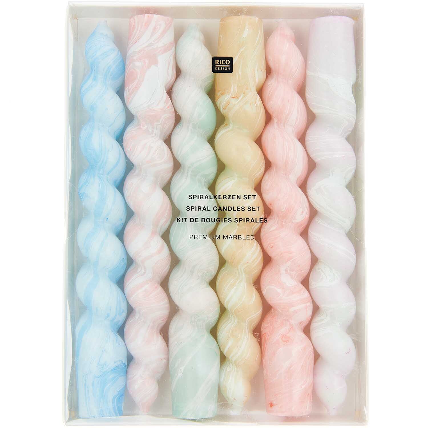 Spiralkerzen-Set marmoriert 2,4x18,5cm 6 Stück von Rico Design in Pastelltönen, elegant verpackt. Ideal für stilvolle Dekorationen.