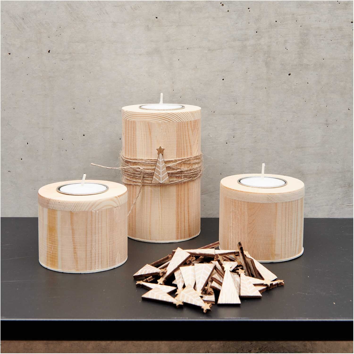 Dekoklammern Tannenbaum Natur 3cm 8 Stück von Rico Design Dekoklammern Tannenbaum Natur 3cm: Natürliche Holzklammern in Tannenbaumform, ideal für Dekorationen.