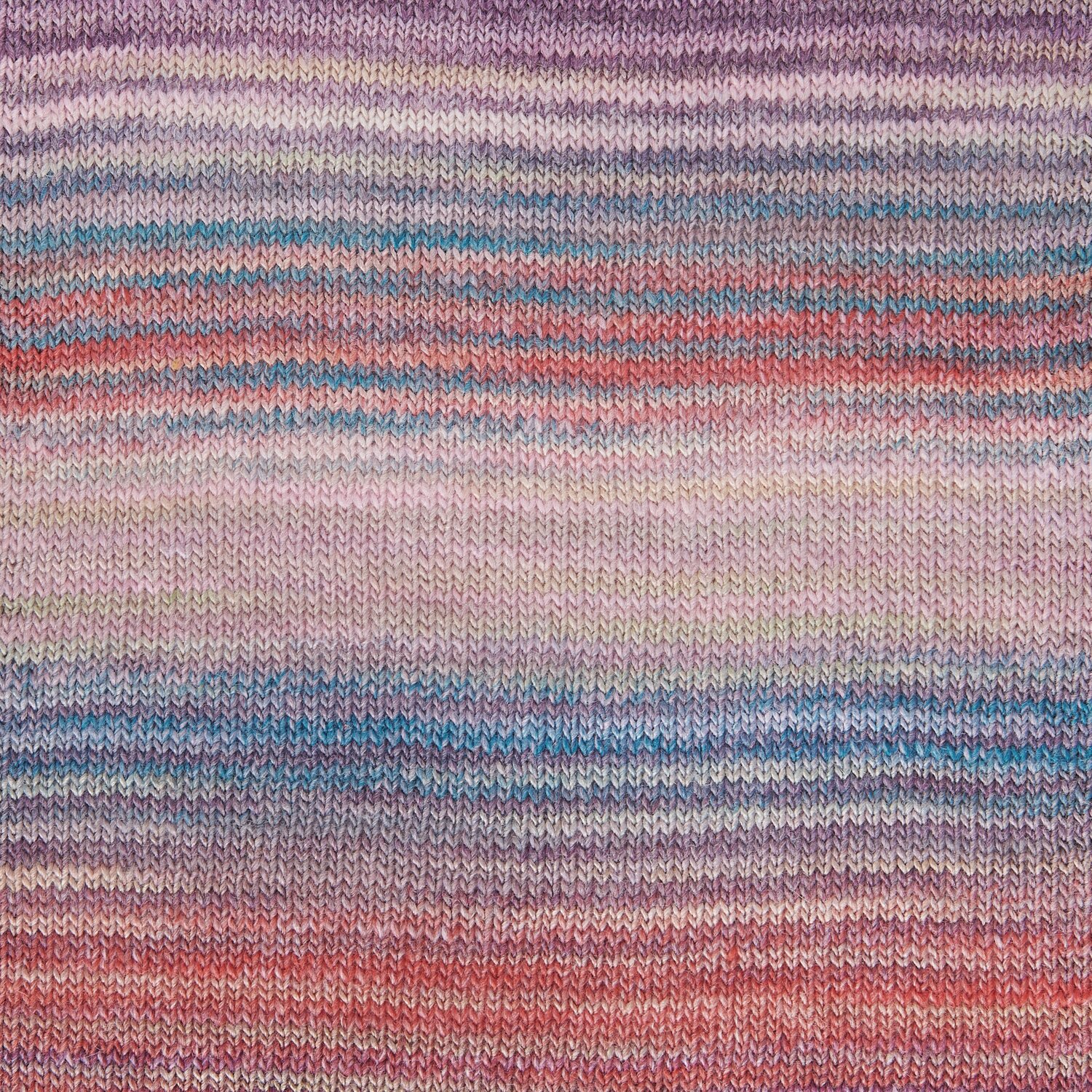 Creative Melange aran Wonderball 200g 640m Couleur Lierre mauve from Rico Design Creative Melange aran Wonderball, gestricktes Muster in Mauve-Efeu mit sanften Farbverläufen.