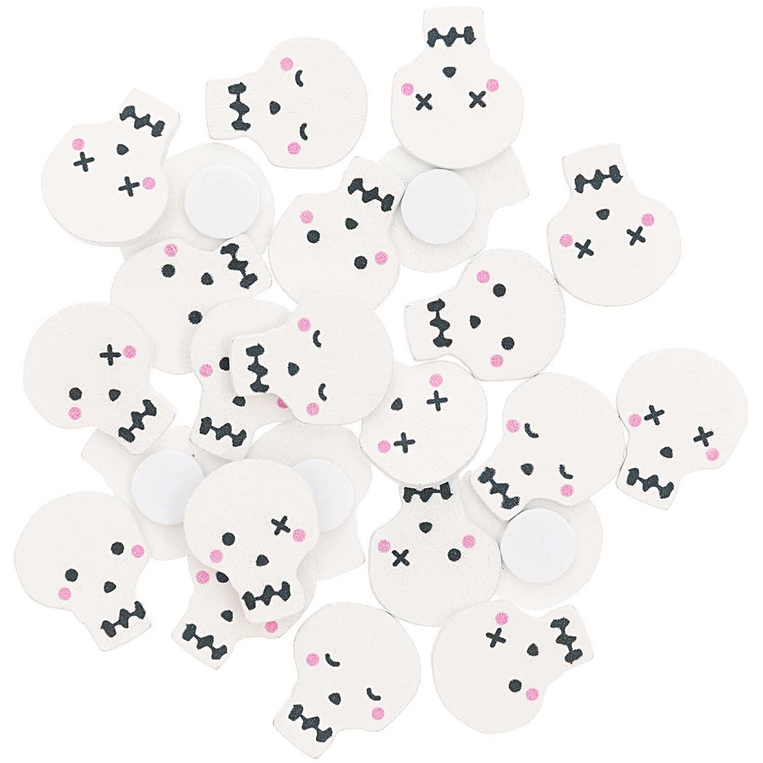Holzsticker Totenkopf Mix weiß 24 Stück von Rico Design. Niedliche Totenkopf-Sticker mit verschiedenen Gesichtsausdrücken auf schwarzem Hintergrund.
