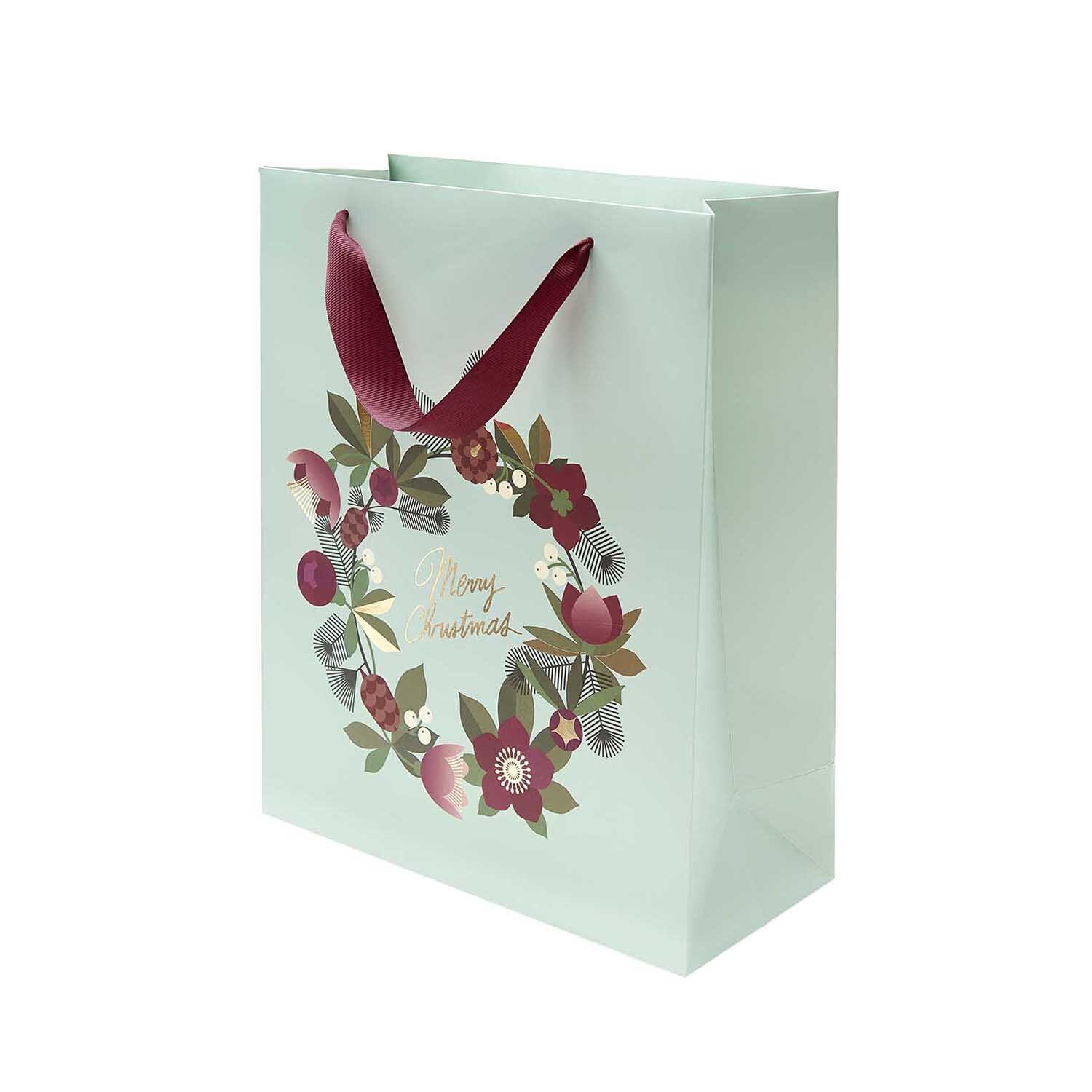 Paper Poetry Geschenktüte mit Kranzmotiv, türkis mit bordeaux-grünen Akzenten, von Rico Design.