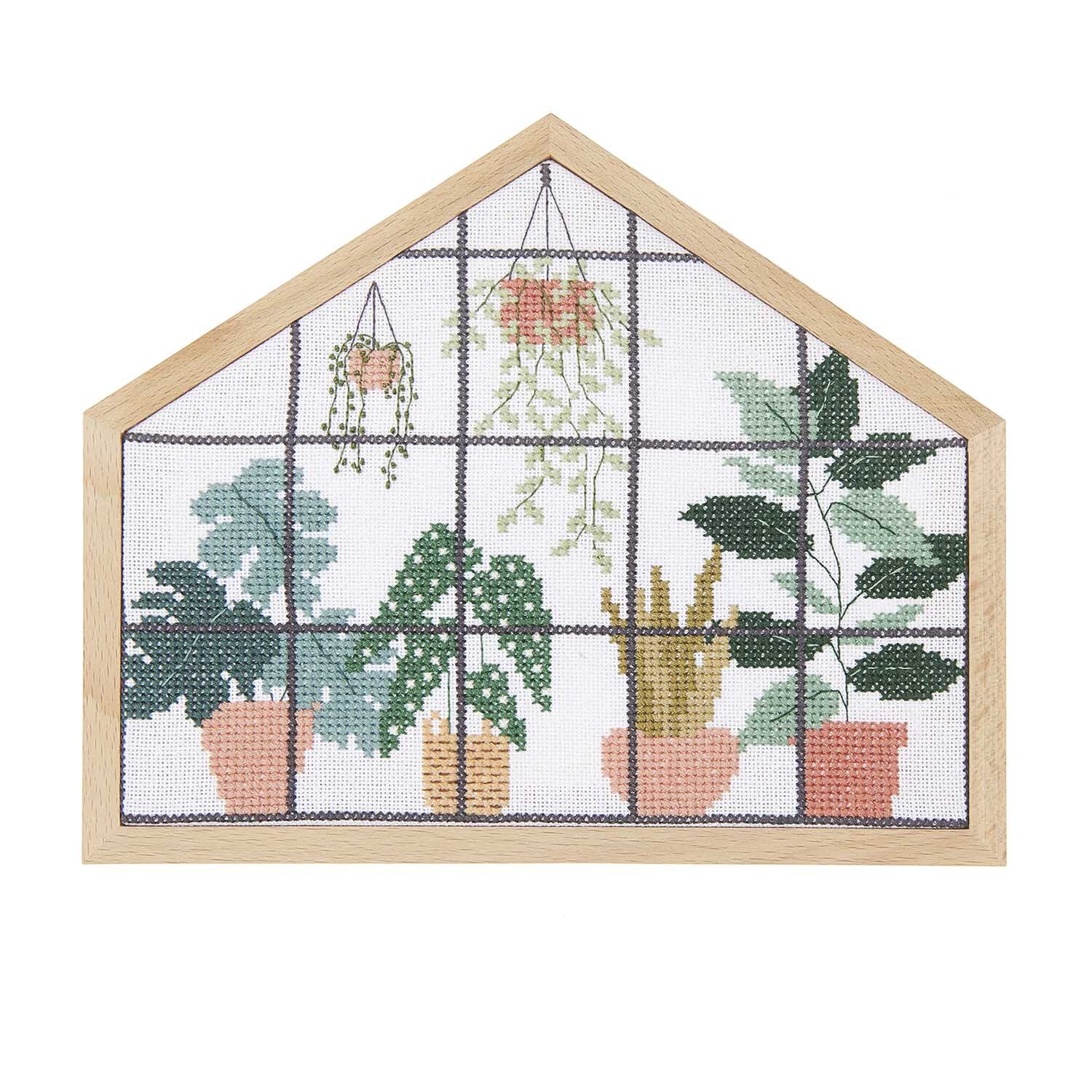 Cadre décoratif Maison format paysage Taille 20x16,5cm from Rico Design Dekorahmen Haus Querformat zeigt ein gesticktes Pflanzenmotiv in einem Holzrahmen von Rico Design.