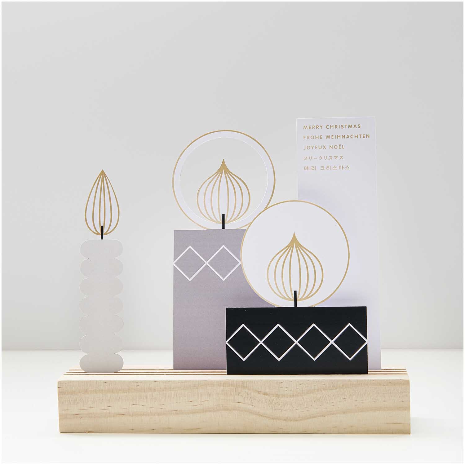 Paper Poetry Postkartendeko-Set Kerzen 4 Stück von Rico Design Paper Poetry Postkartendeko-Set Kerzen 4 Stück: Stilvolle Deko mit goldenen Akzenten auf Holzständer. Ideal für festliche Anlässe.