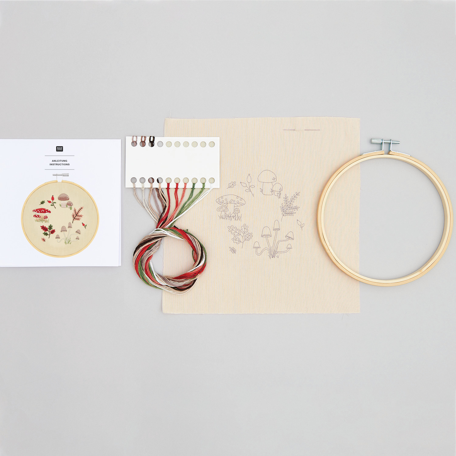 Stickpackung Shrooom Pilzkranz vorgezeichnet Ø15cm von Rico Design Stickpackung Shrooom Pilzkranz mit vorgezeichnetem Stoff, Stickgarn und Stickrahmen von Rico Design. Ideal für kreative Projekte.