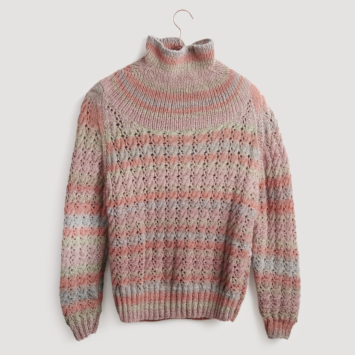 Creative Melange Alpaca Wonderball dk 100g 300m Farbe Spring von Rico Design Creative Melange Alpaca Wonderball dk Pullover in Pastelltönen mit Zopfmuster und Rollkragen.