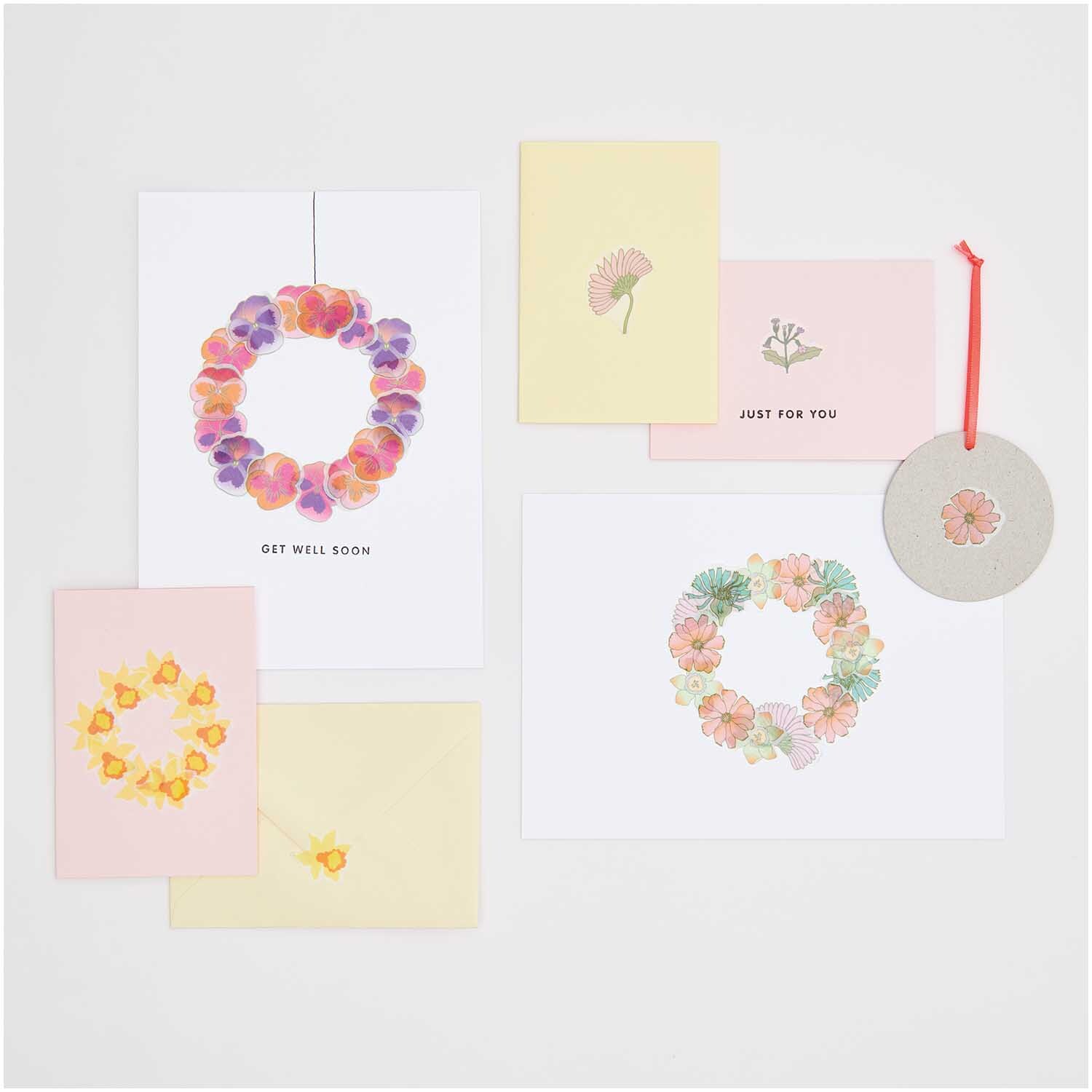 Paper Poetry Washi Sticker Futschikato Blumen 200 Stück von Rico Design Paper Poetry Washi Sticker Futschikato Blumen: Bunte Blumensticker auf Karten und Anhänger, ideal für kreative Dekorationen. 200 Stück von Rico Design.