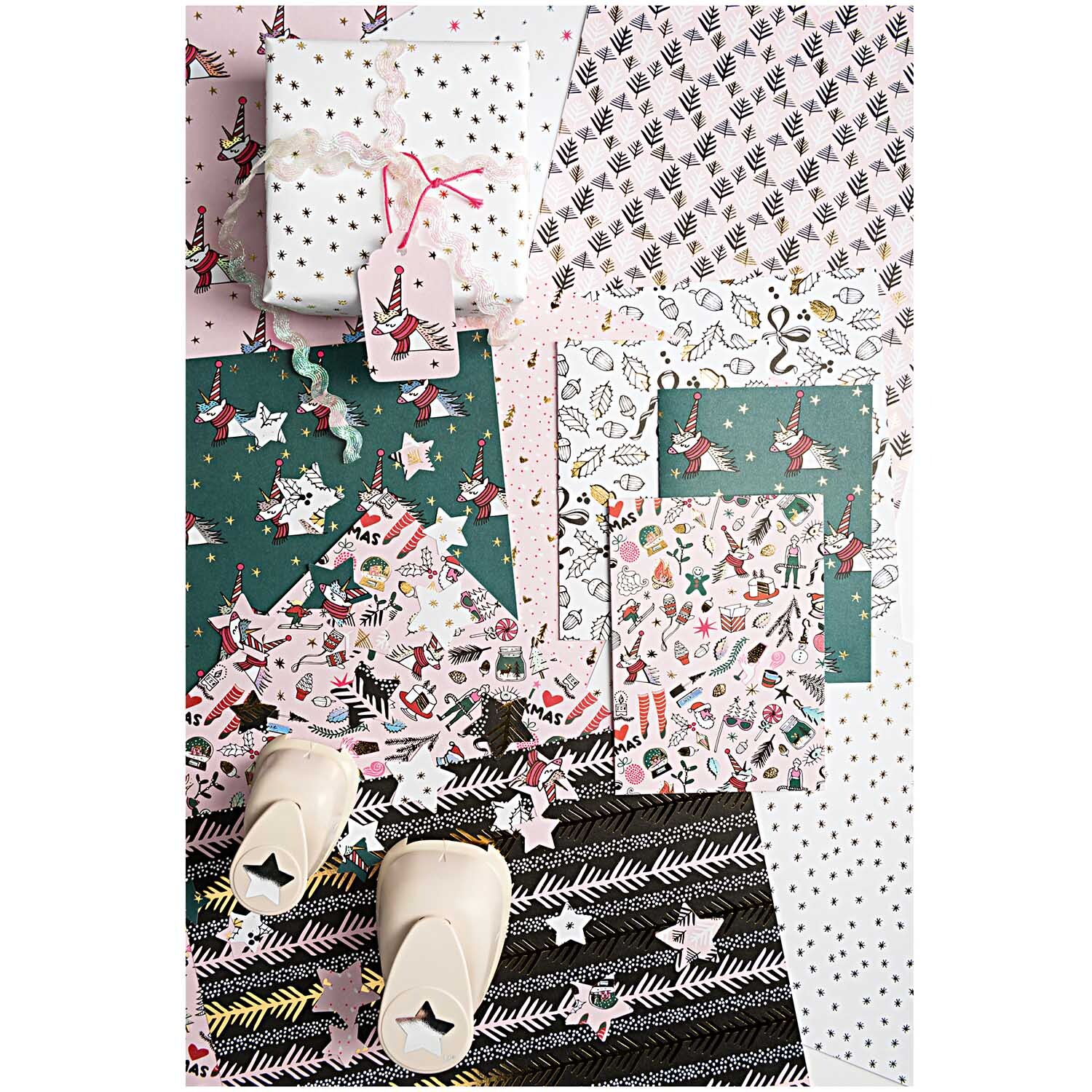 Paper Poetry Geschenkanhänger Magical Christmas 30 Stück von Rico Design mit weihnachtlichen Motiven auf Geschenkpapier und Anhängern in verschiedenen Designs.