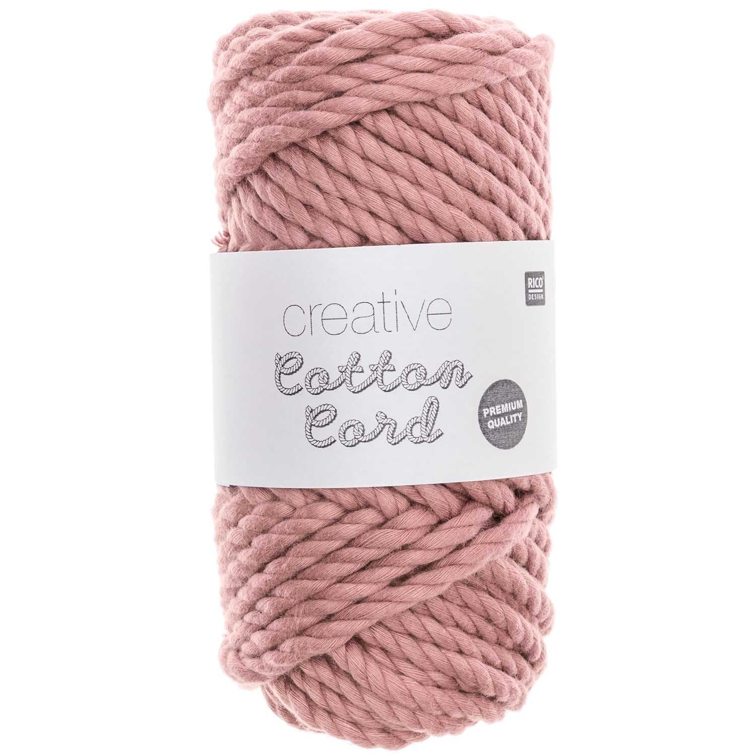 Creative Cotton Cord Fil à macramé 130g 25m Couleur Lilas from Rico Design Creative Cotton Cord Makramee-Garn in Flieder von Rico Design, 130g, 25m. Ideal für DIY-Projekte.