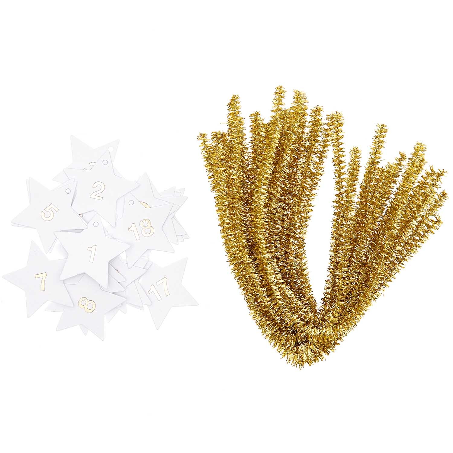 Paper Poetry Adventskalenderanhänger Sterne 24 Stück von Rico Design. Weiße Sternanhänger mit goldenen Zahlen und goldenen Dekorationsbändern.