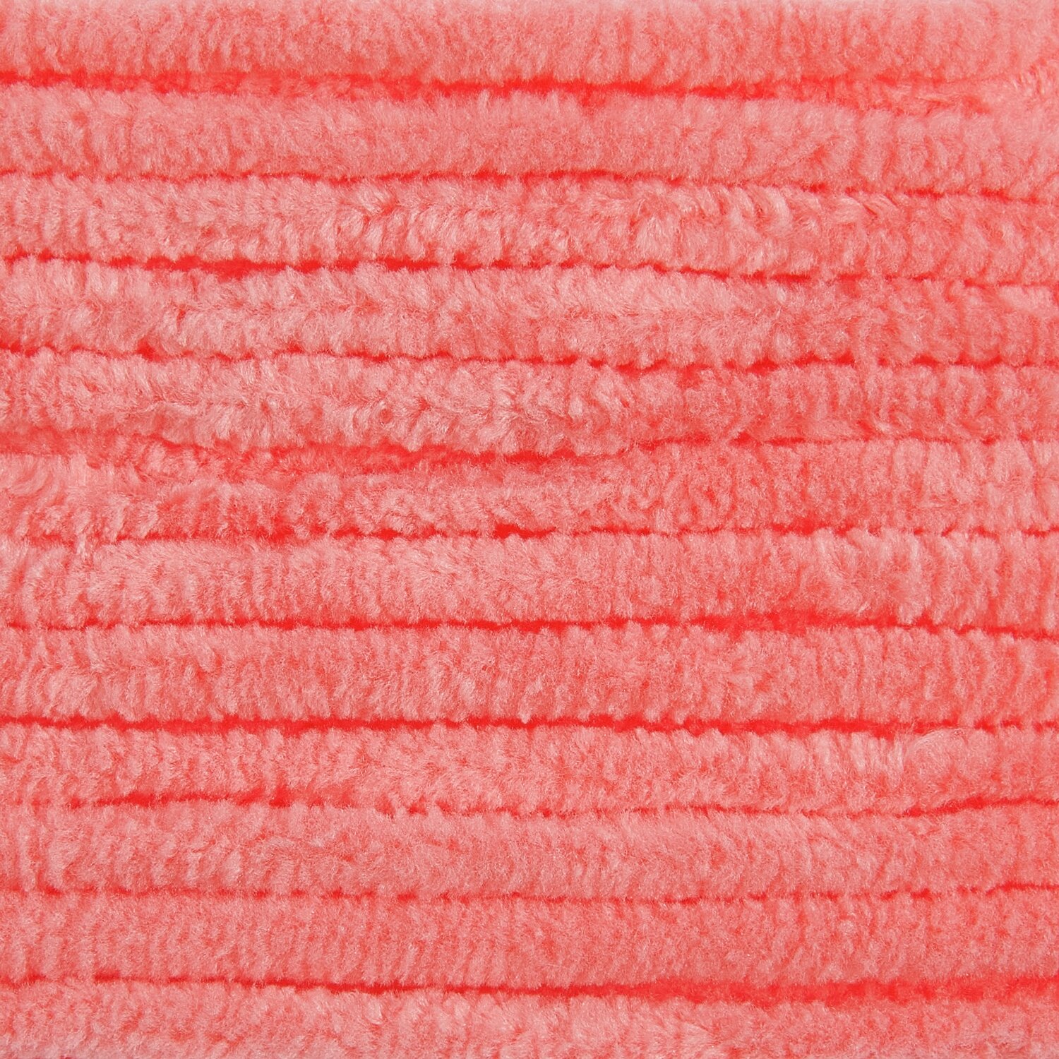 Creative Chenillove 100g 110m Couleur Corail from Rico Design Creative Chenillove, weiches Garn in leuchtendem Korallton, ideal für Strick- und Häkelprojekte.