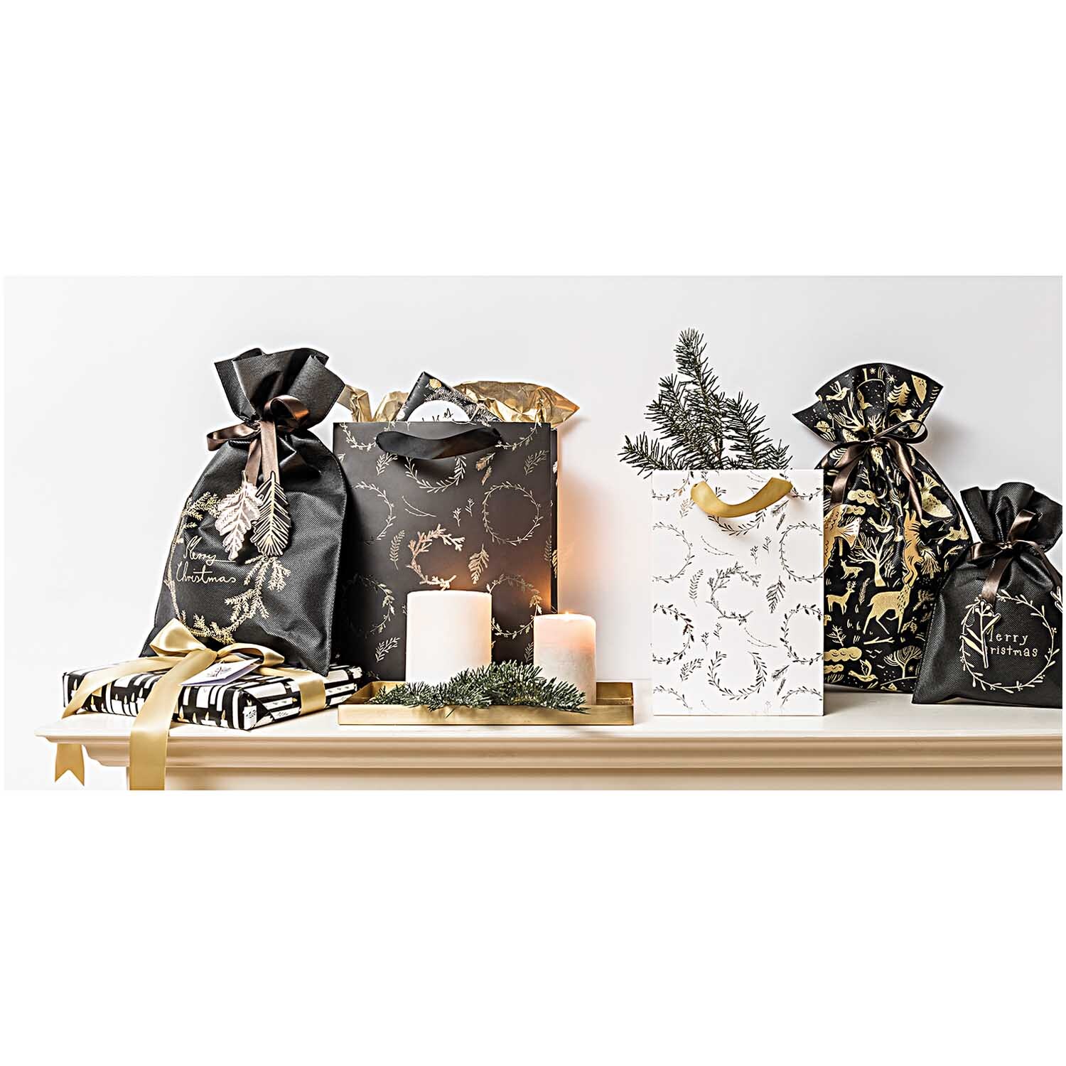 Paper Poetry Geschenktüte Nostalgic Christmas Wald schwarz 30x45cm von Rico Design