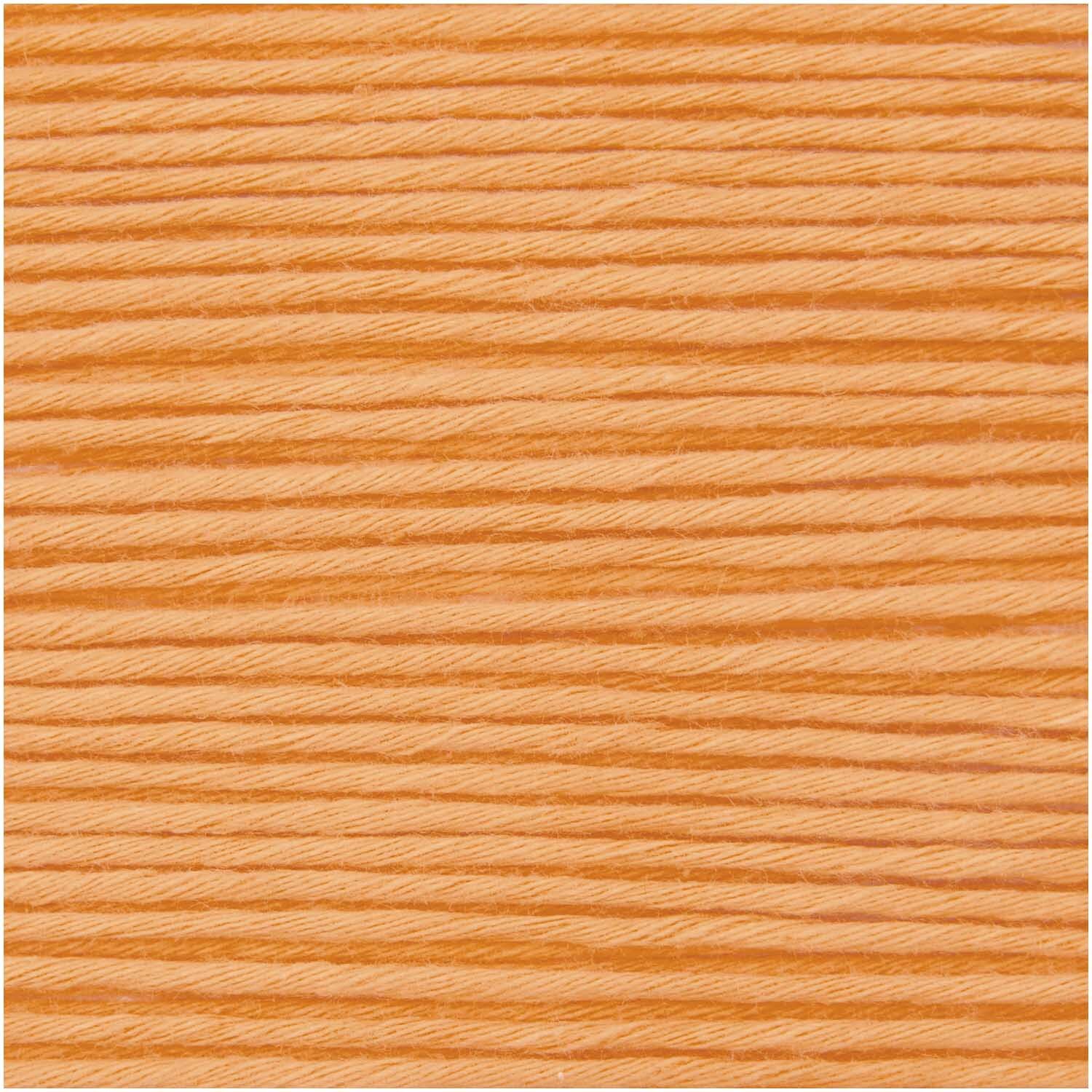 Essentials Organic Cotton dk 50g 105m Couleur Orange from Rico Design Essentials Organic Cotton dk: Weiches, orangefarbenes Garn von Rico Design, ideal für Strickprojekte.