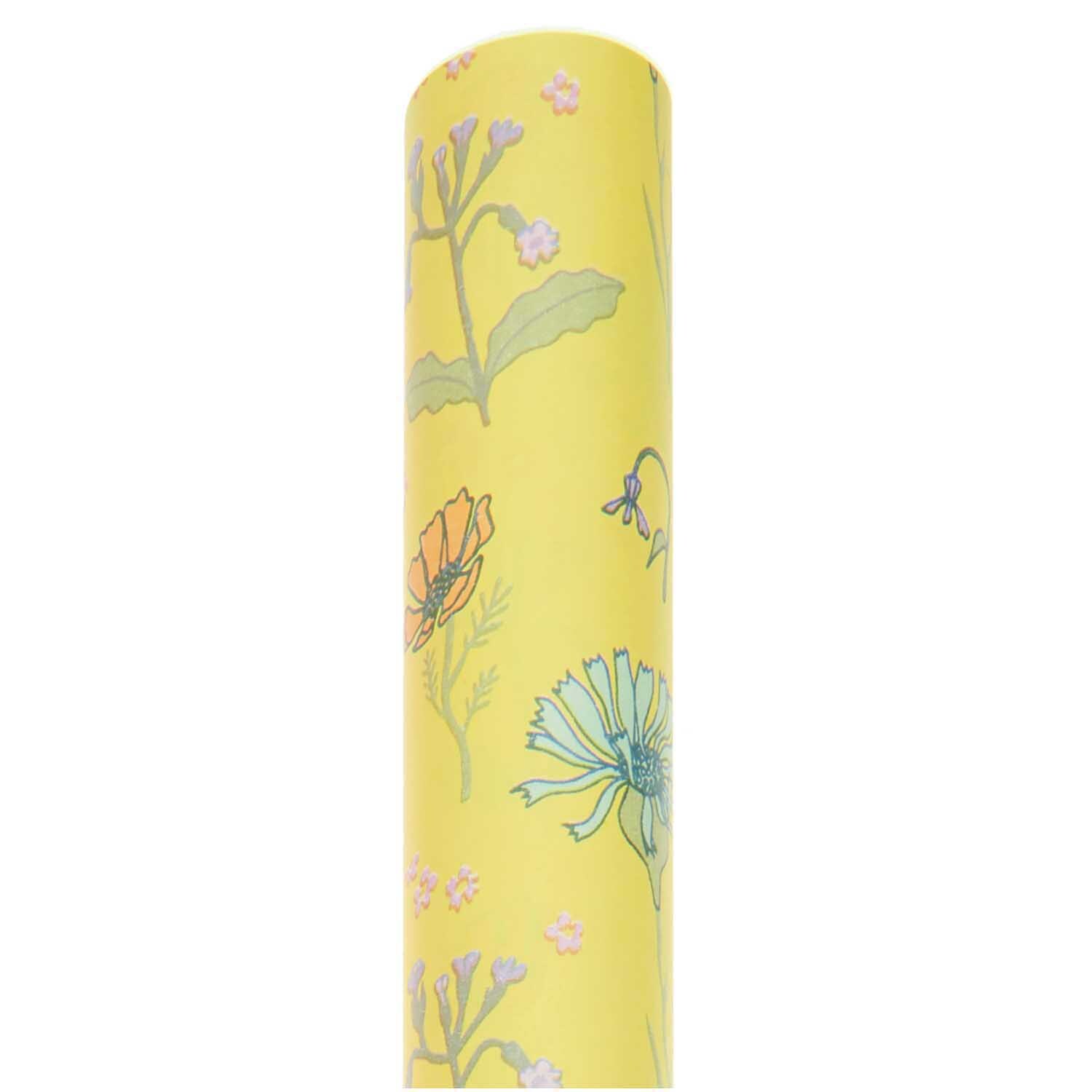 Geschenkpapier Blumen Gelb mit floralen Mustern auf gelbem Hintergrund, ideal für kreative Verpackungen. Maße: 70cm x 2m, 80g/m². Marke: Rico Design.
