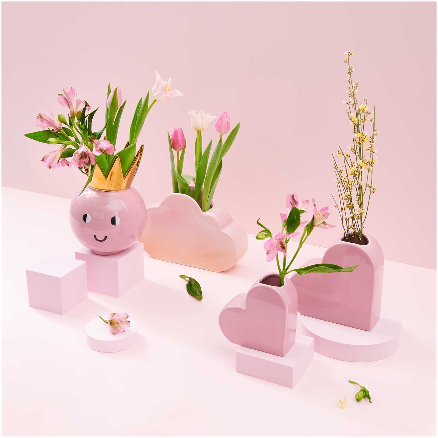Keramik Vase Krone Ø15cm H22,8cm Farbe Rosa von Rico Design Keramik Vase Krone Ø15cm H22,8cm mit goldener Krone, rosa Farbe, von Rico Design, dekoriert mit Blumen.