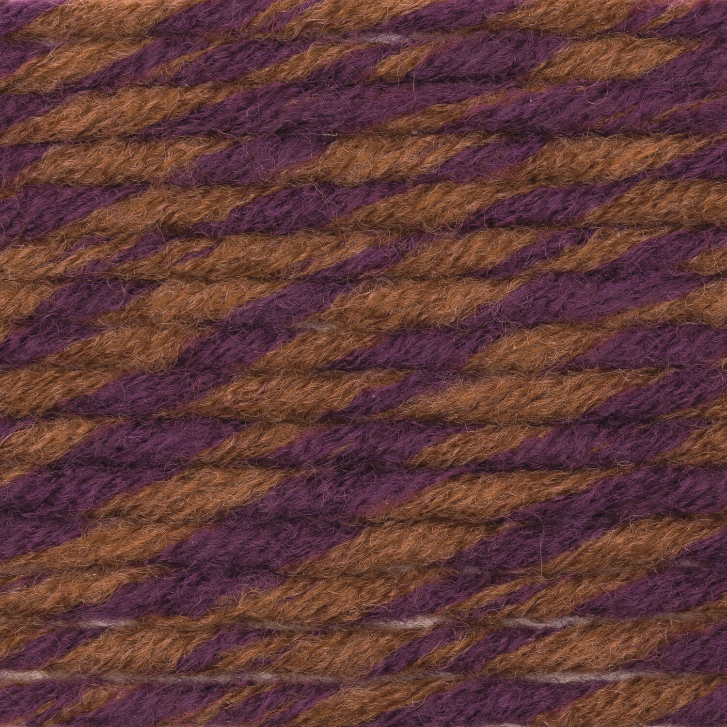 Essentials Big Duo 50g 47m Couleur Aubergine/brun foncé from Rico Design Essentials Big Duo, 50g 47m, zeigt eine Mischung aus Aubergine und Rehbraun von Rico Design. Ideal für Strickprojekte.