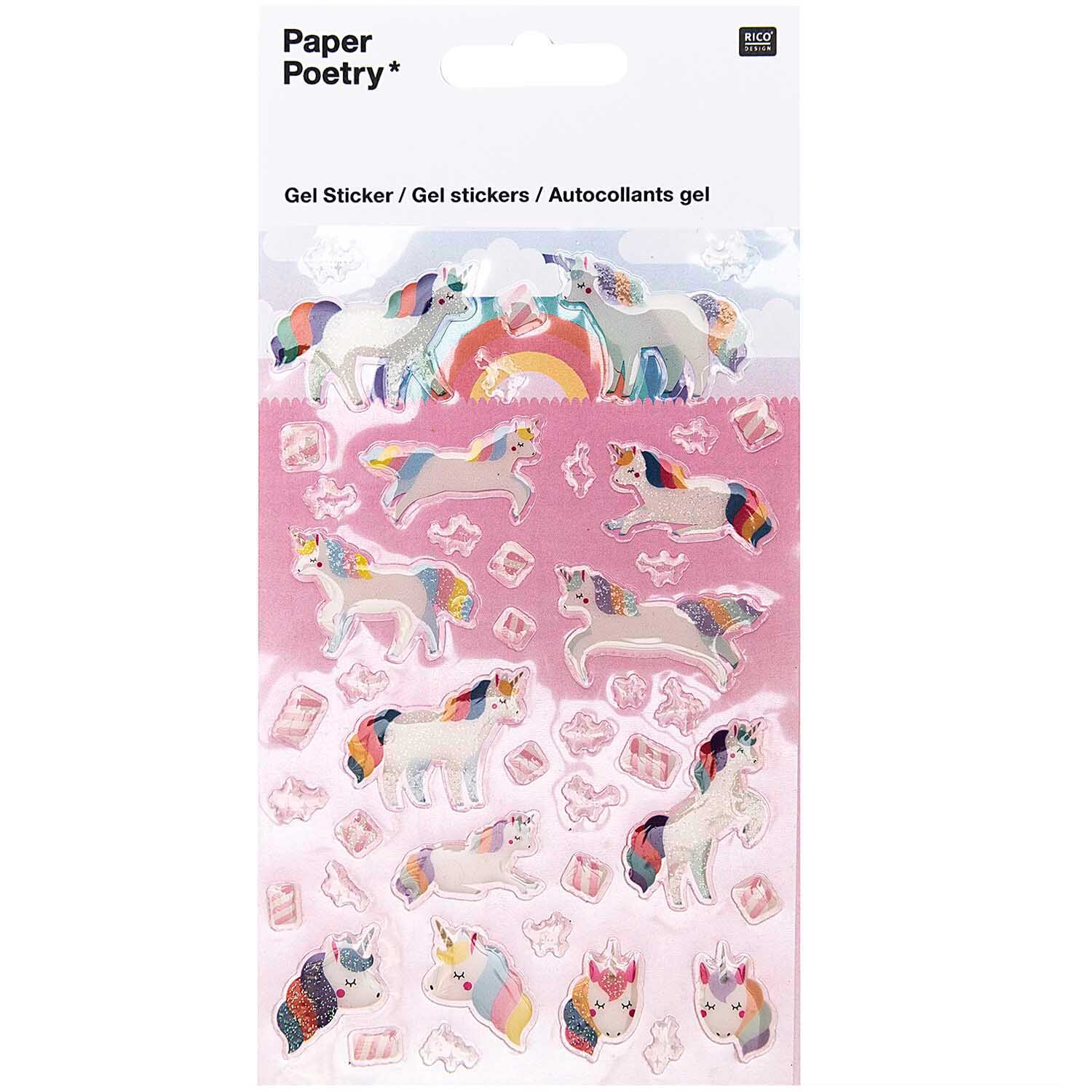 Paper Poetry Gelsticker Einhörner: Mehrfarbige Einhorn-Gelsticker von Rico Design auf rosa Hintergrund.