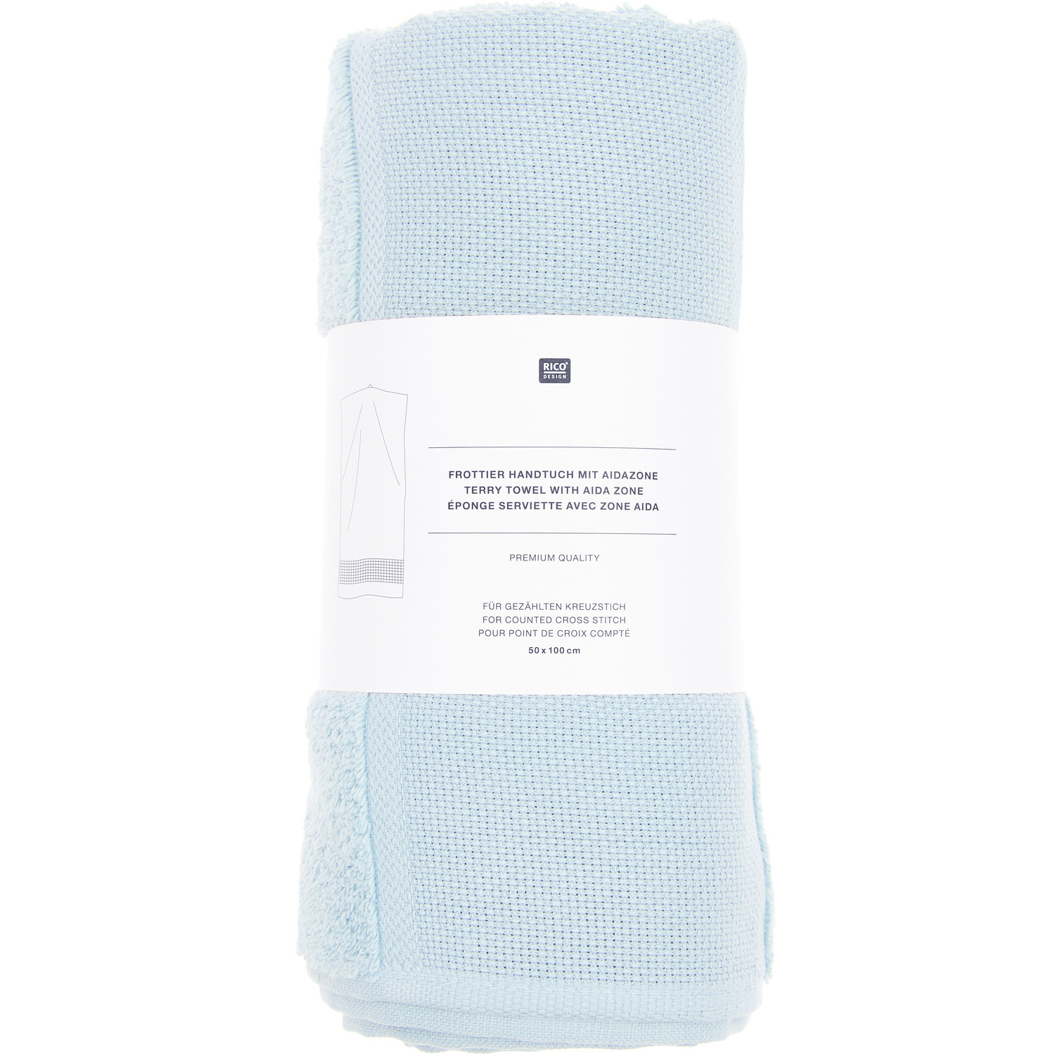 Serviette de bain 50x100cm, GOTS Couleur Bleu clair from Rico Design Handtuch, 50x100cm, GOTS: Hellblaues Handtuch von Rico Design, gerollt mit Etikett, auf weißem Hintergrund.