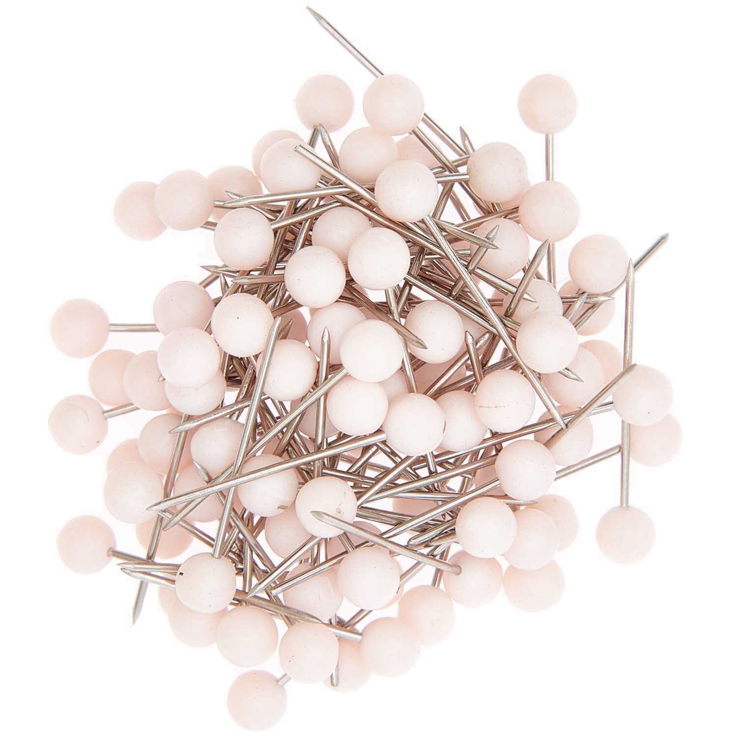 Stecknadeln 16mm 100 Stück von Rico Design in Rosa, lose auf einem Haufen angeordnet. Ideal für Nähprojekte.