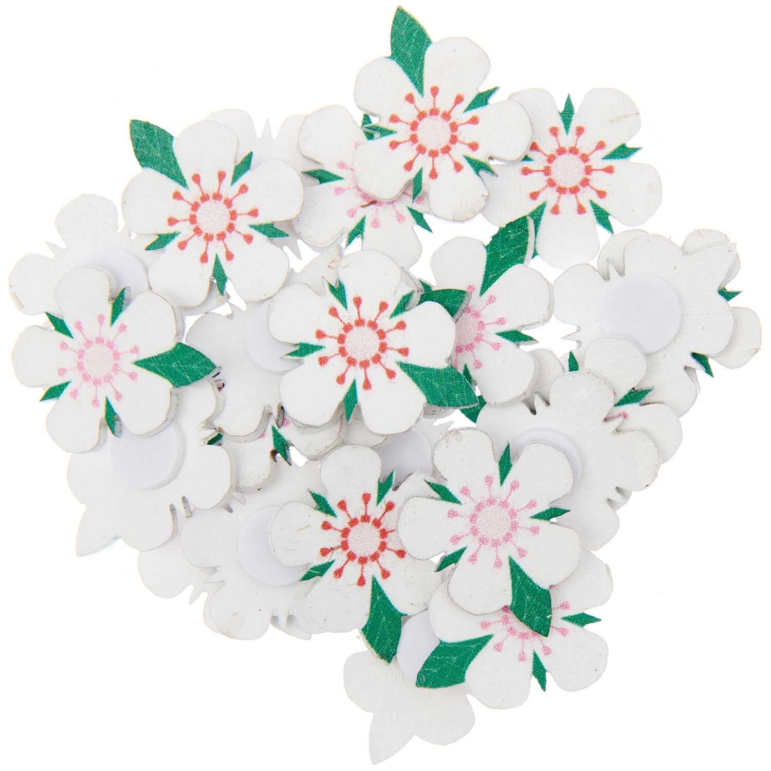 Holzsticker Erdbeerblüte 24 Stück: Weiße Blütensticker mit roten Details und grünen Blättern von Rico Design. Ideal für kreative Bastelprojekte.