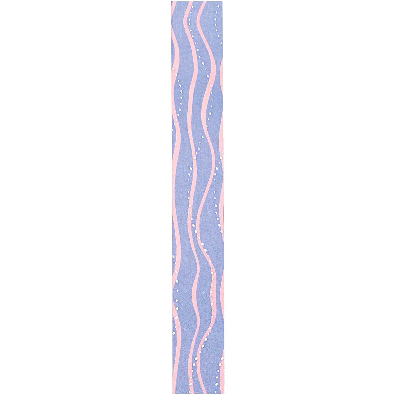 Paper Poetry Tape Mermaid Wellen blau-rosa 1,5cm 10m von Rico Design Paper Poetry Tape Mermaid Wellen zeigt ein blau-rosa Wellenmuster. Ideal für kreative Projekte.