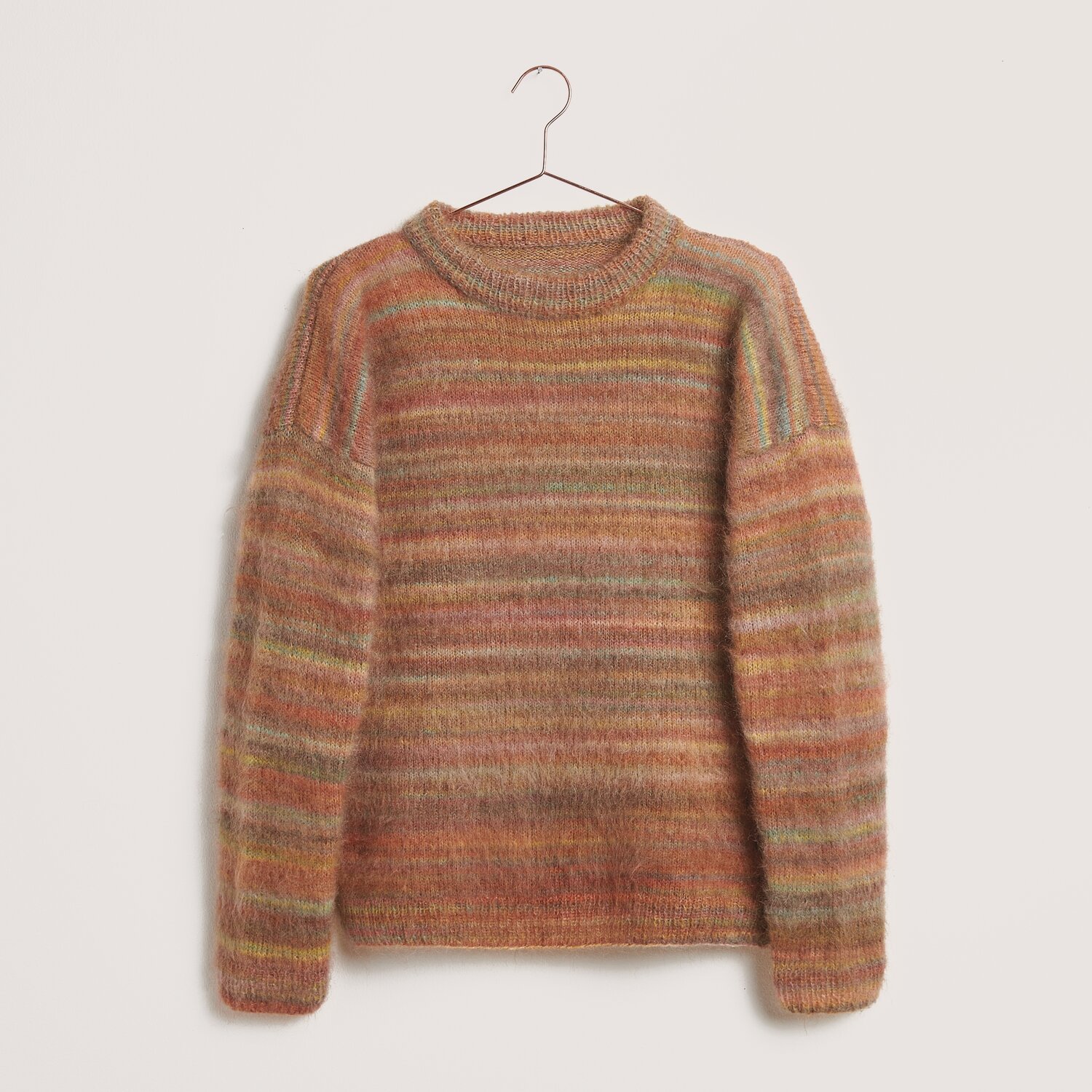 Fashion Meri Mohair Print 50g 275m Farbe Dark Peaches von Rico Design Strickset Pullover Modell 31 aus Made by Me No. 21, herbstliche Töne, weiche Textur, ideal für kühle Tage.