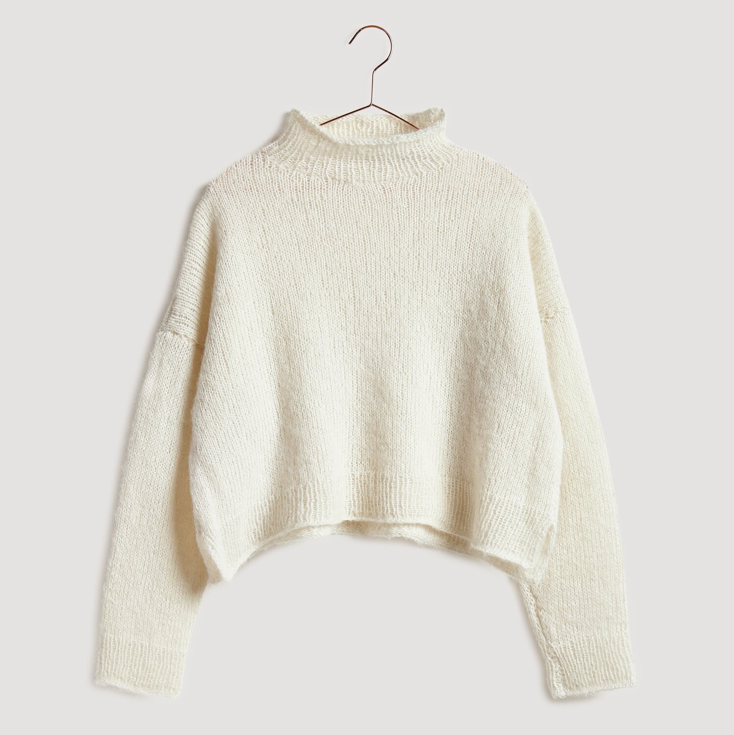 Luxury Alpaca Cotton Fusion 50g 190m Farbe Creme von Rico Design Strickset Pullover Modell 02 in Creme, aus Die Neue Masche No. 13, luxuriöse Alpaka-Baumwollmischung.