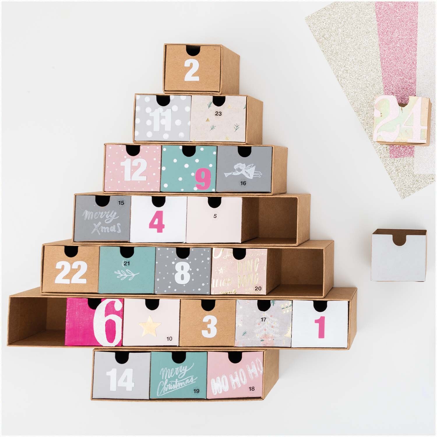 Pappmaché Adventskalender Tannenbaum 31x33cm von Rico Design