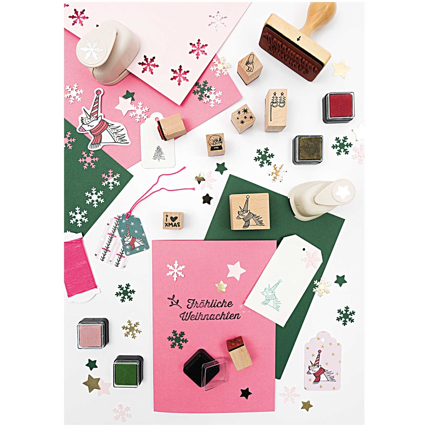 Paper Poetry Kartenset Basic B6 36-teilig von Rico Design Paper Poetry Kartenset Basic B6, 36-teilig, von Rico Design. Weihnachtliche Stempel und Karten in Rosa und Grün mit Schneeflocken und Sternen.