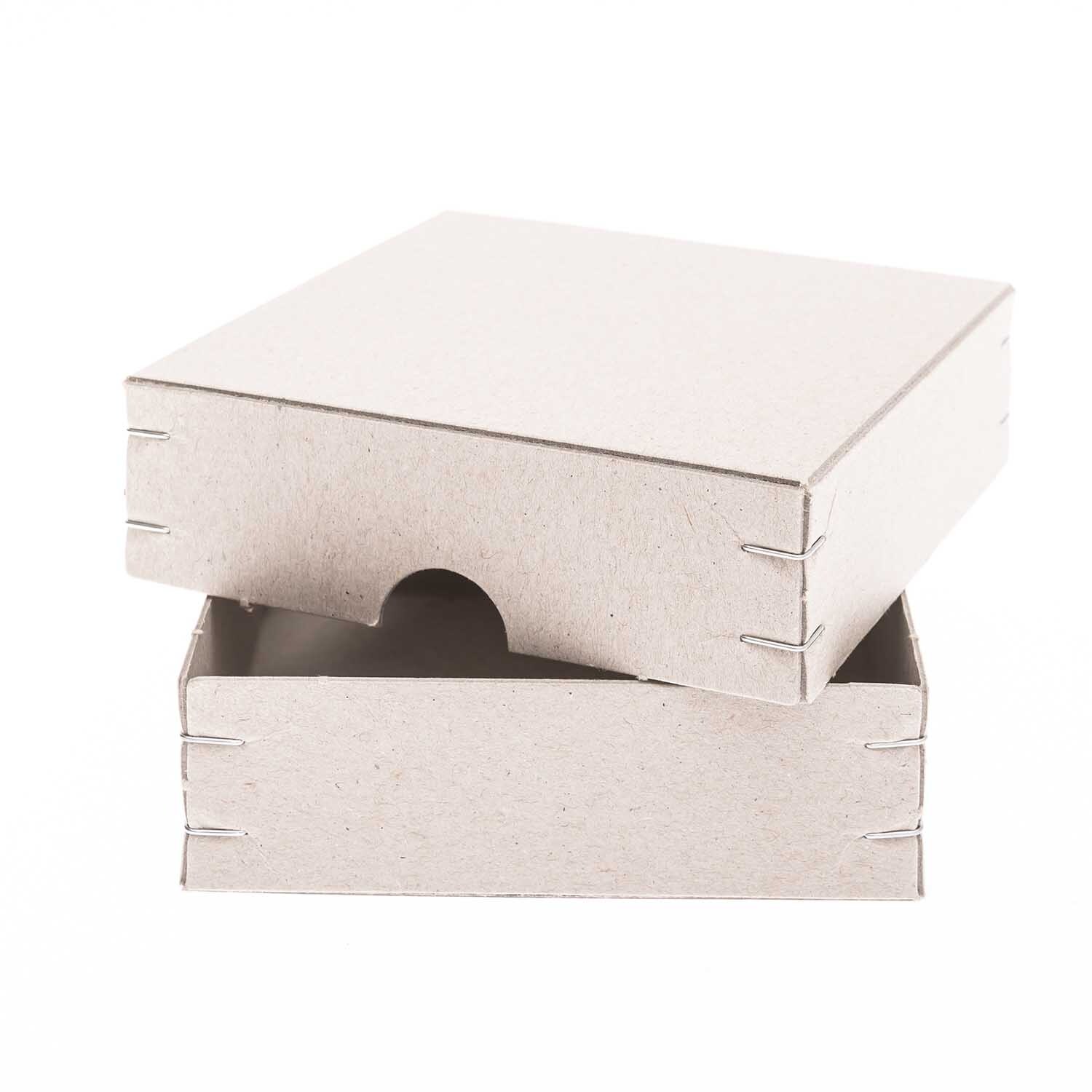 Ritzschachtel quadratisch Größe 10x10x3,5cm von Rico Design Ritzschachtel quadratisch von Rico Design, aus hellem Karton, mit offenem Deckel, ideal für Aufbewahrung.