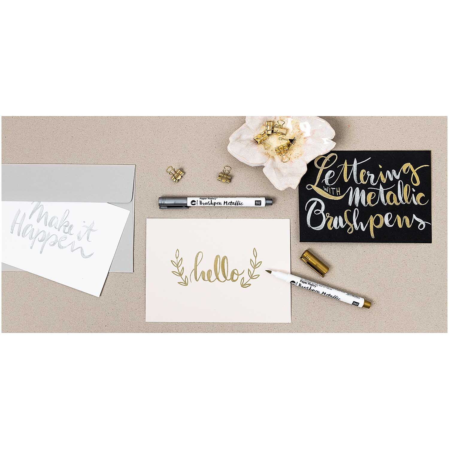 Paper Poetry Metallic Brushpen 1-5mm von Rico Design, ideal für elegante Schriftzüge auf Karten in Gold und Silber.