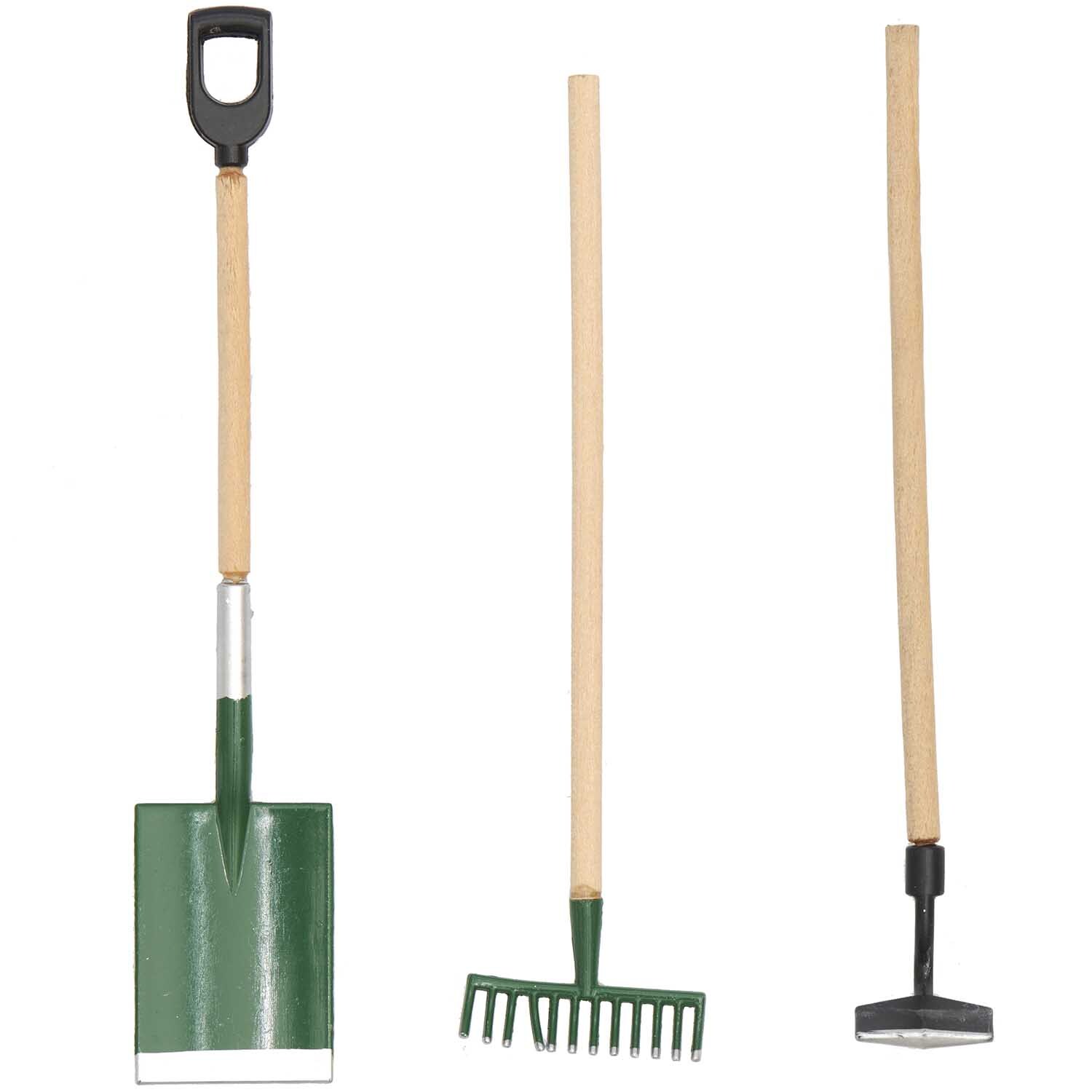 Miniatur Gärtnerei-Set: Ein 3-teiliges Set von Rico Design mit Schaufel, Rechen und Hacke in Grün. Ideal für Modellbauprojekte.